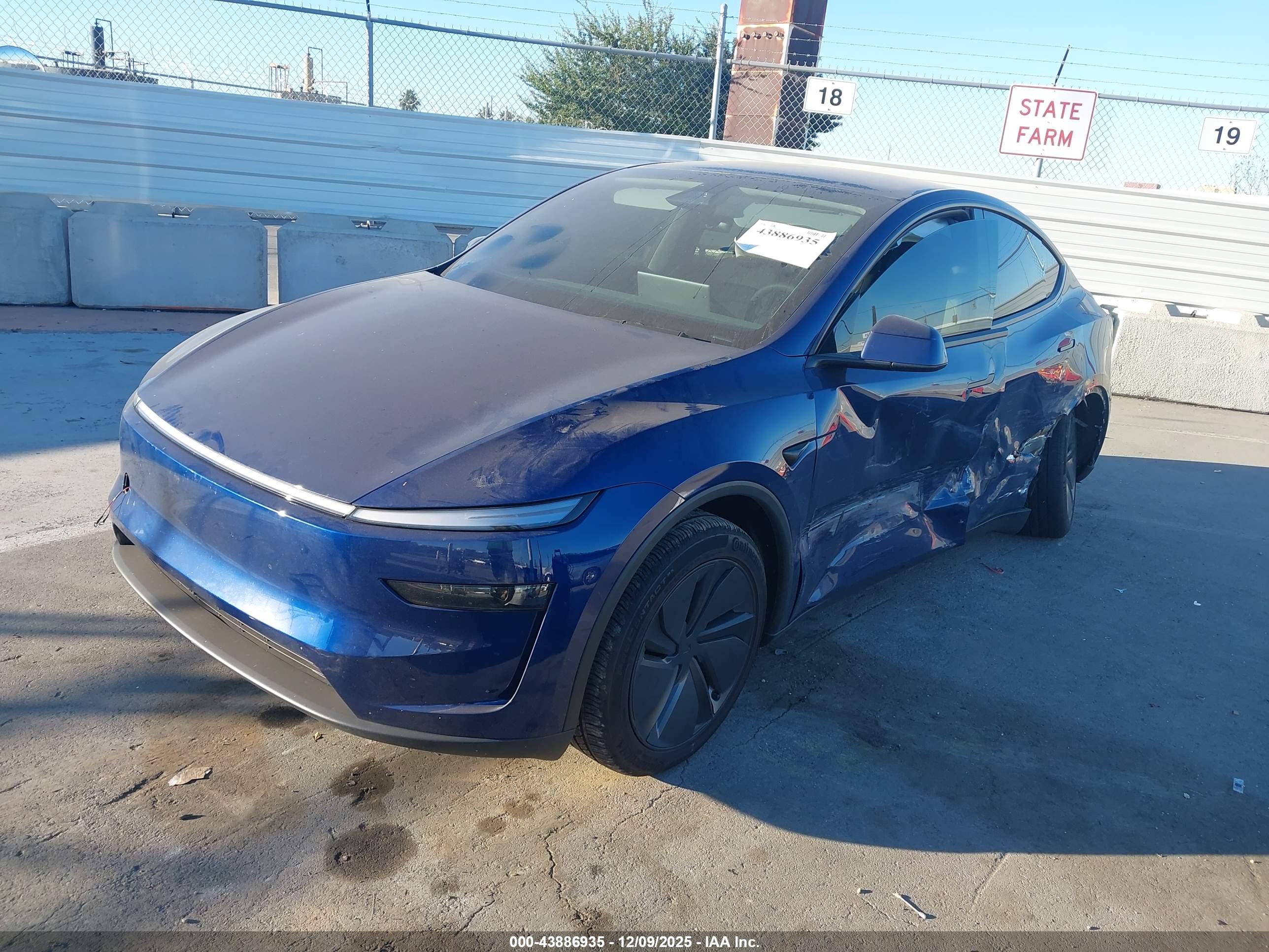 TESLA MODEL image 2