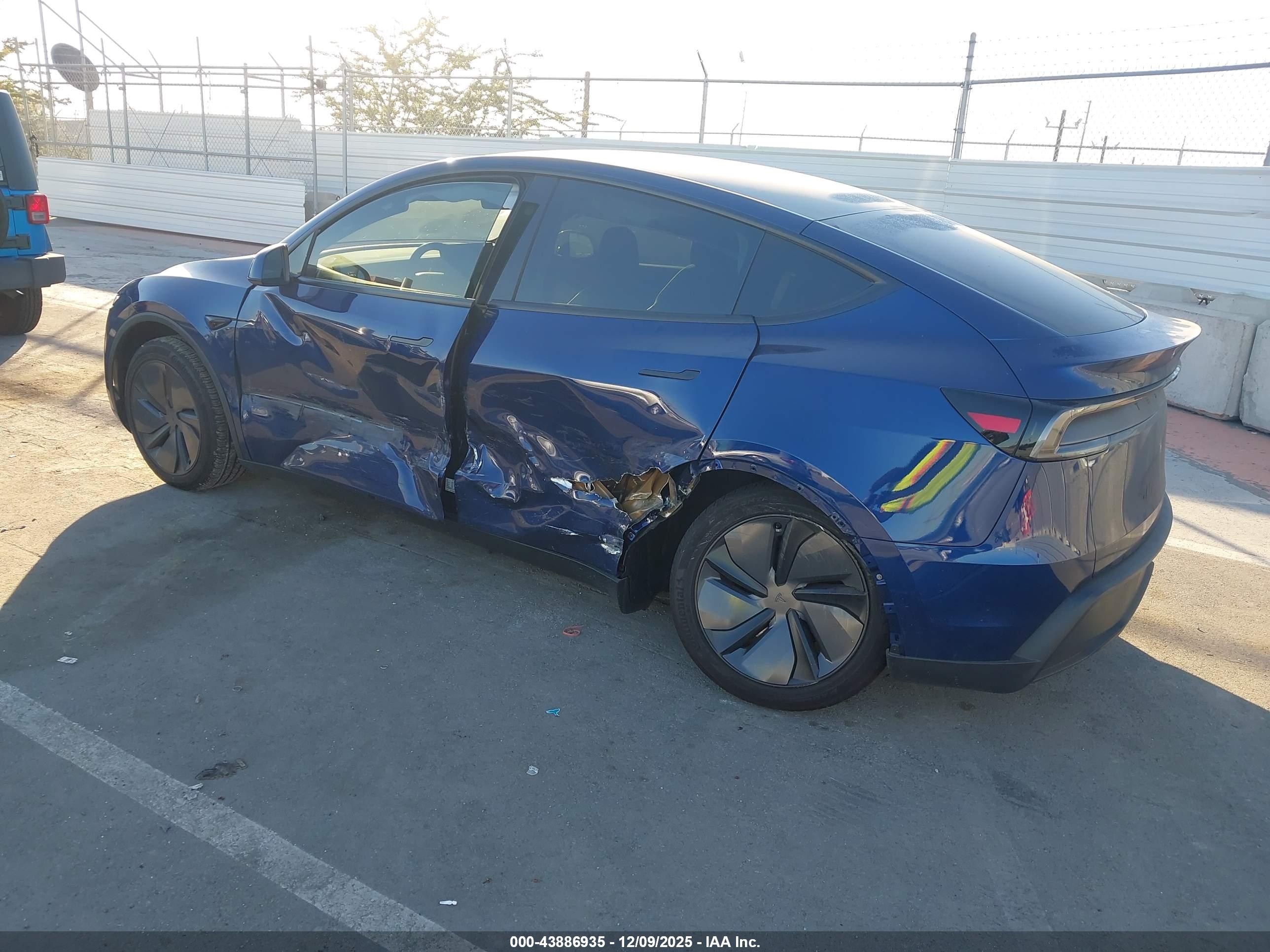 TESLA MODEL image 3