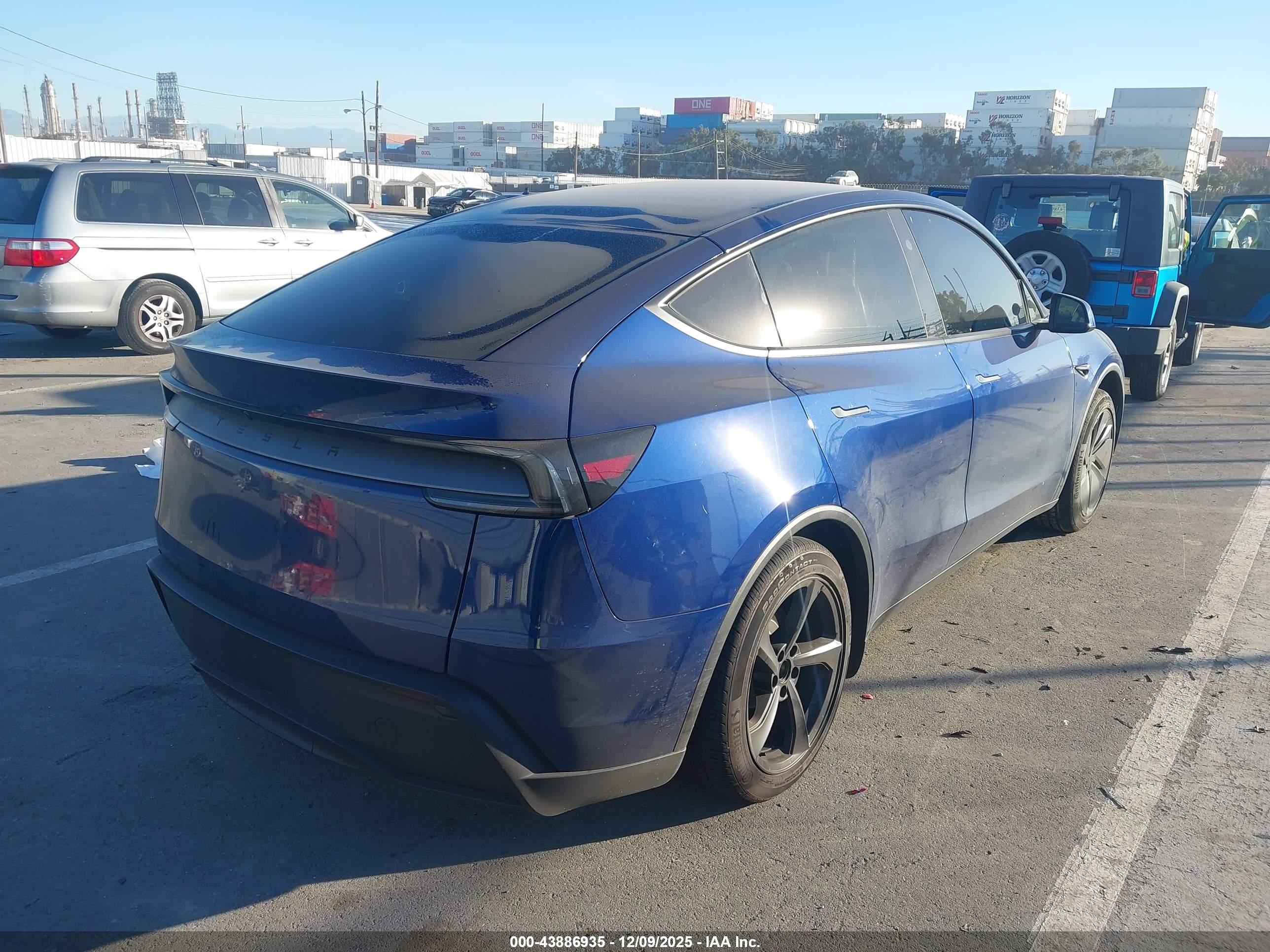 TESLA MODEL image 4