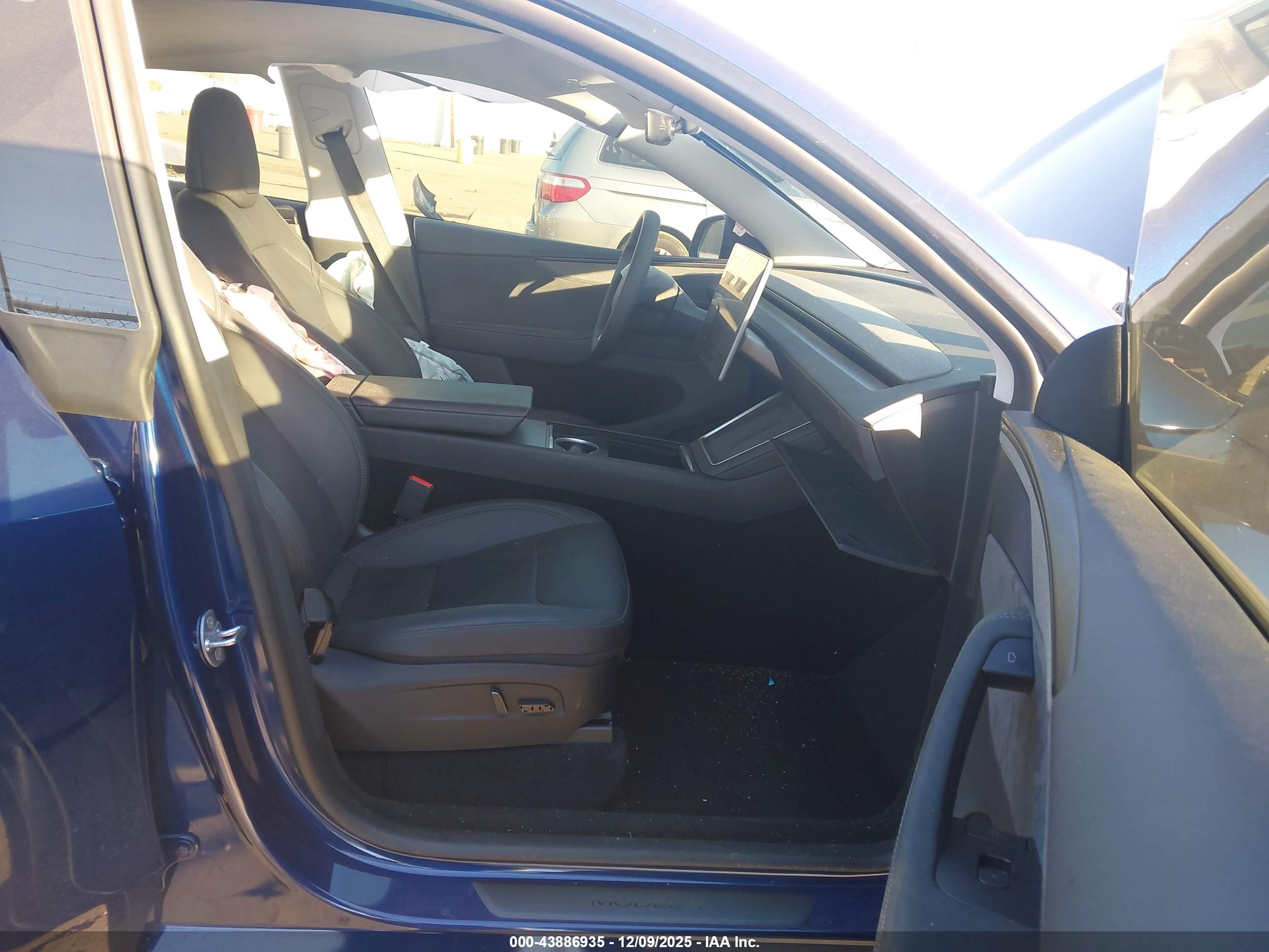 TESLA MODEL image 5