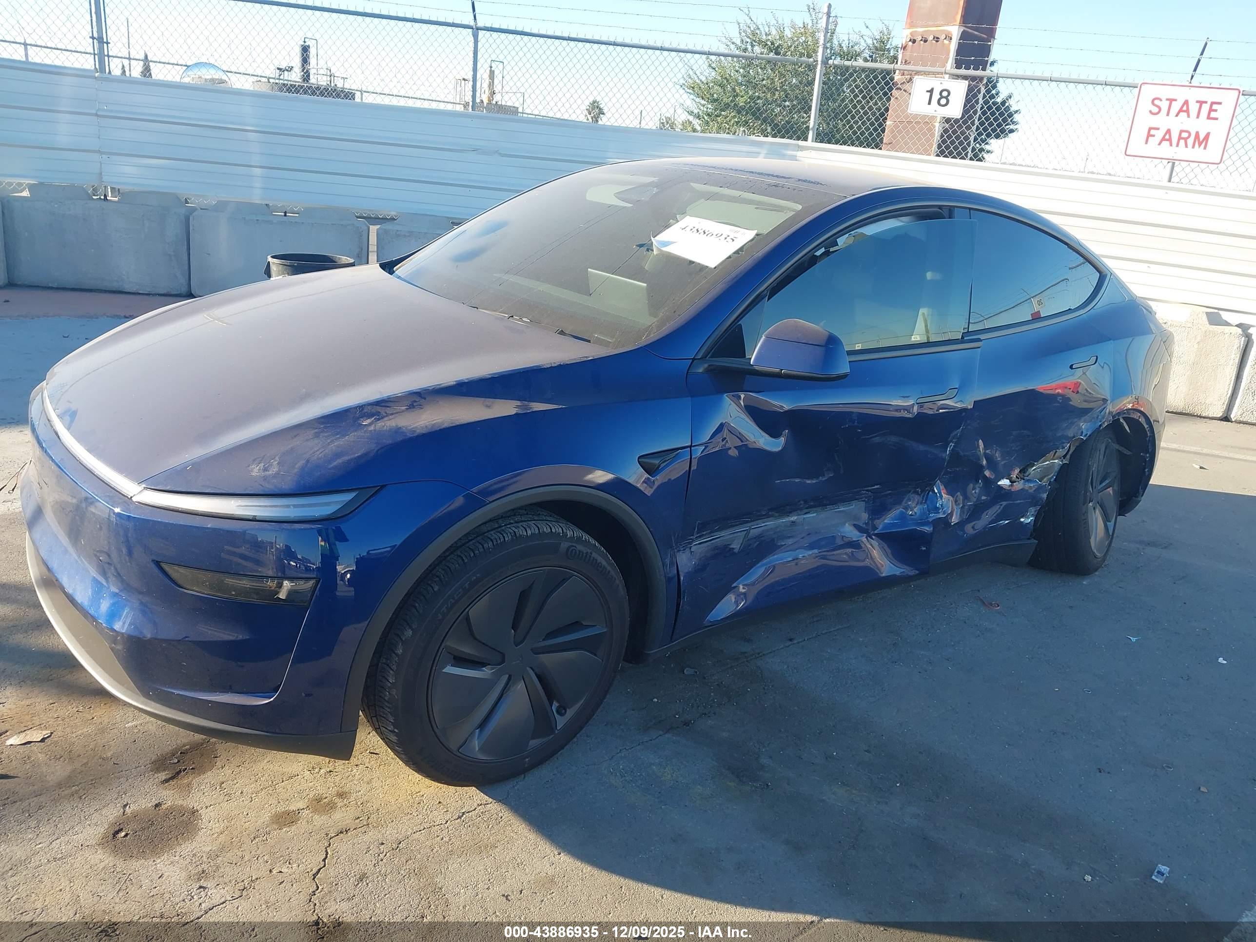TESLA MODEL image 6