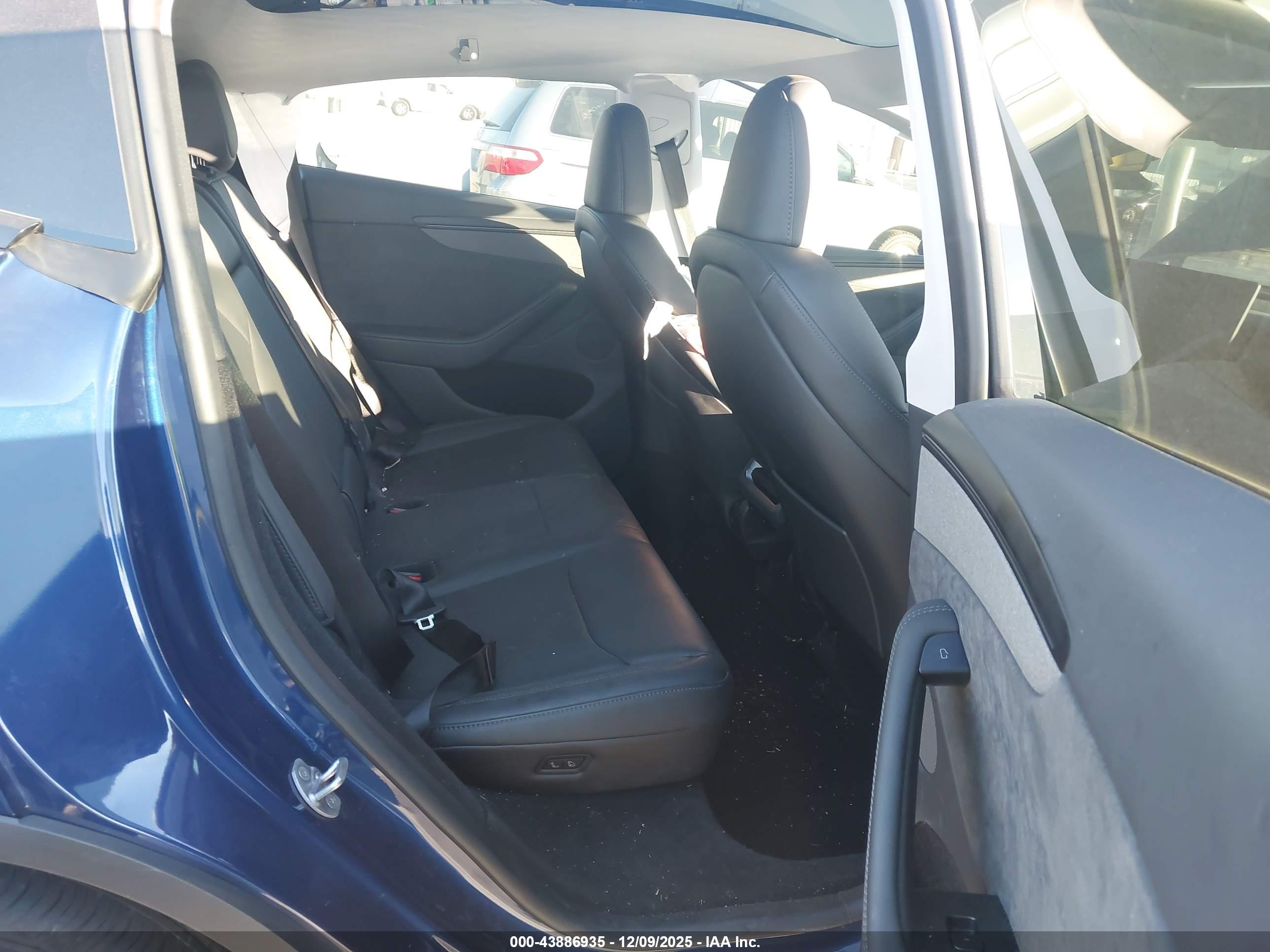 TESLA MODEL image 8