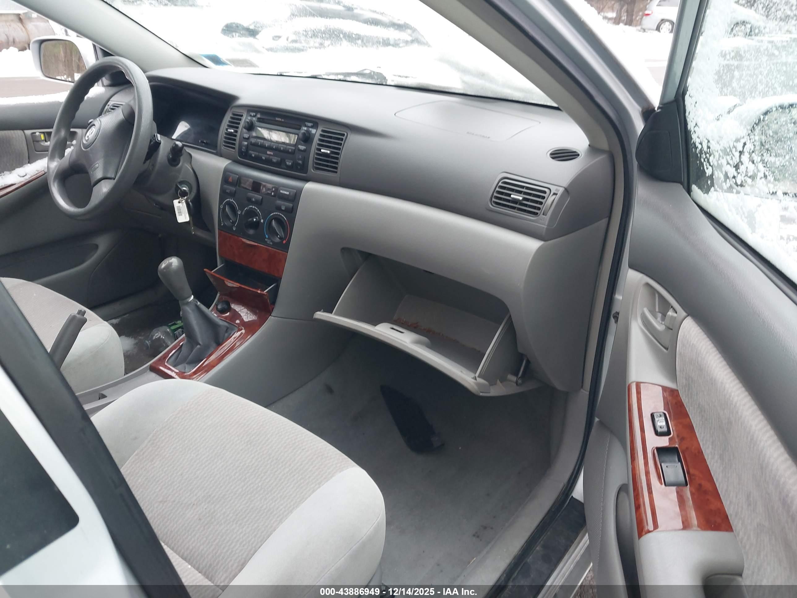TOYOTA COROLLA image 5