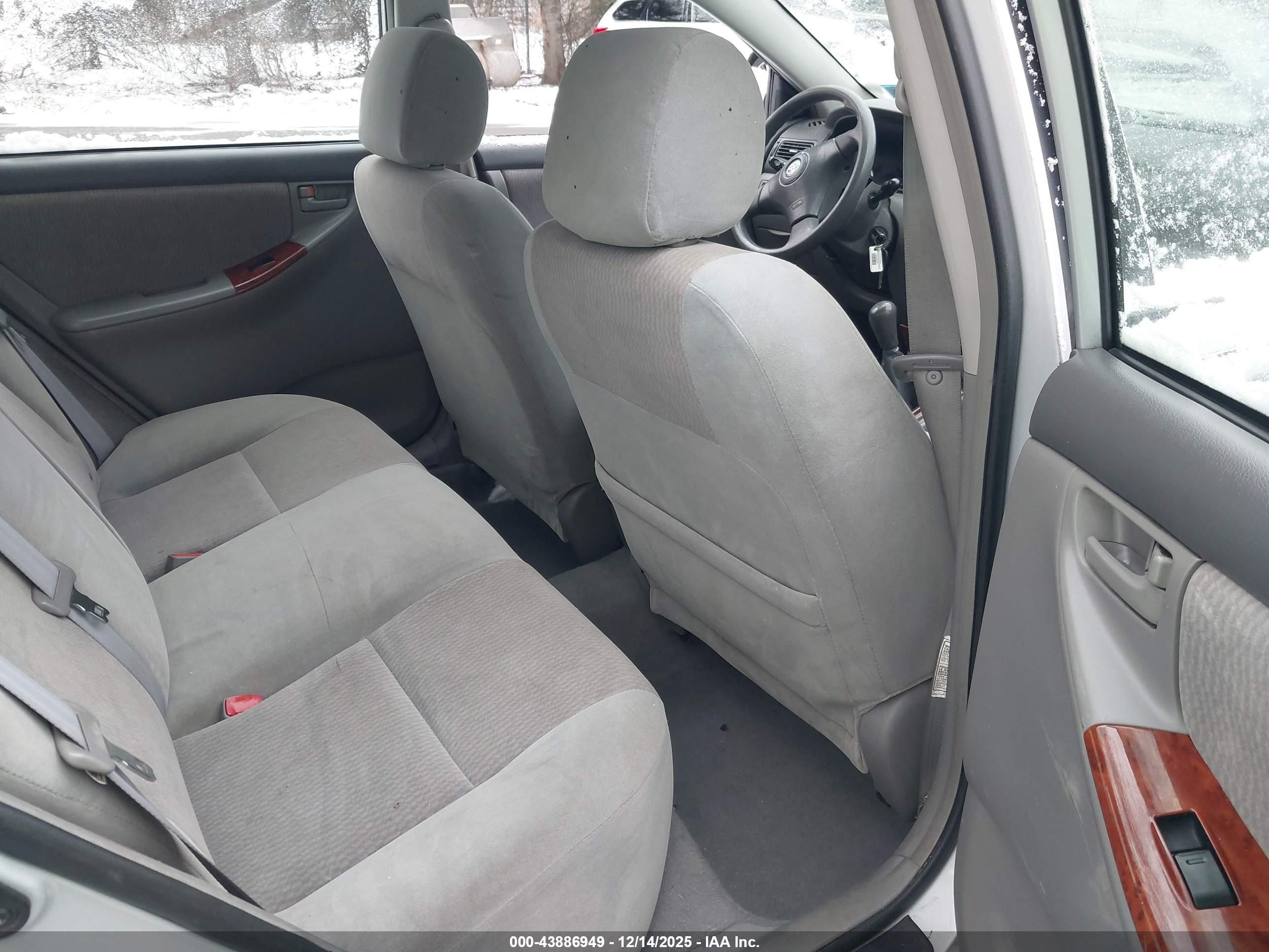 TOYOTA COROLLA image 8