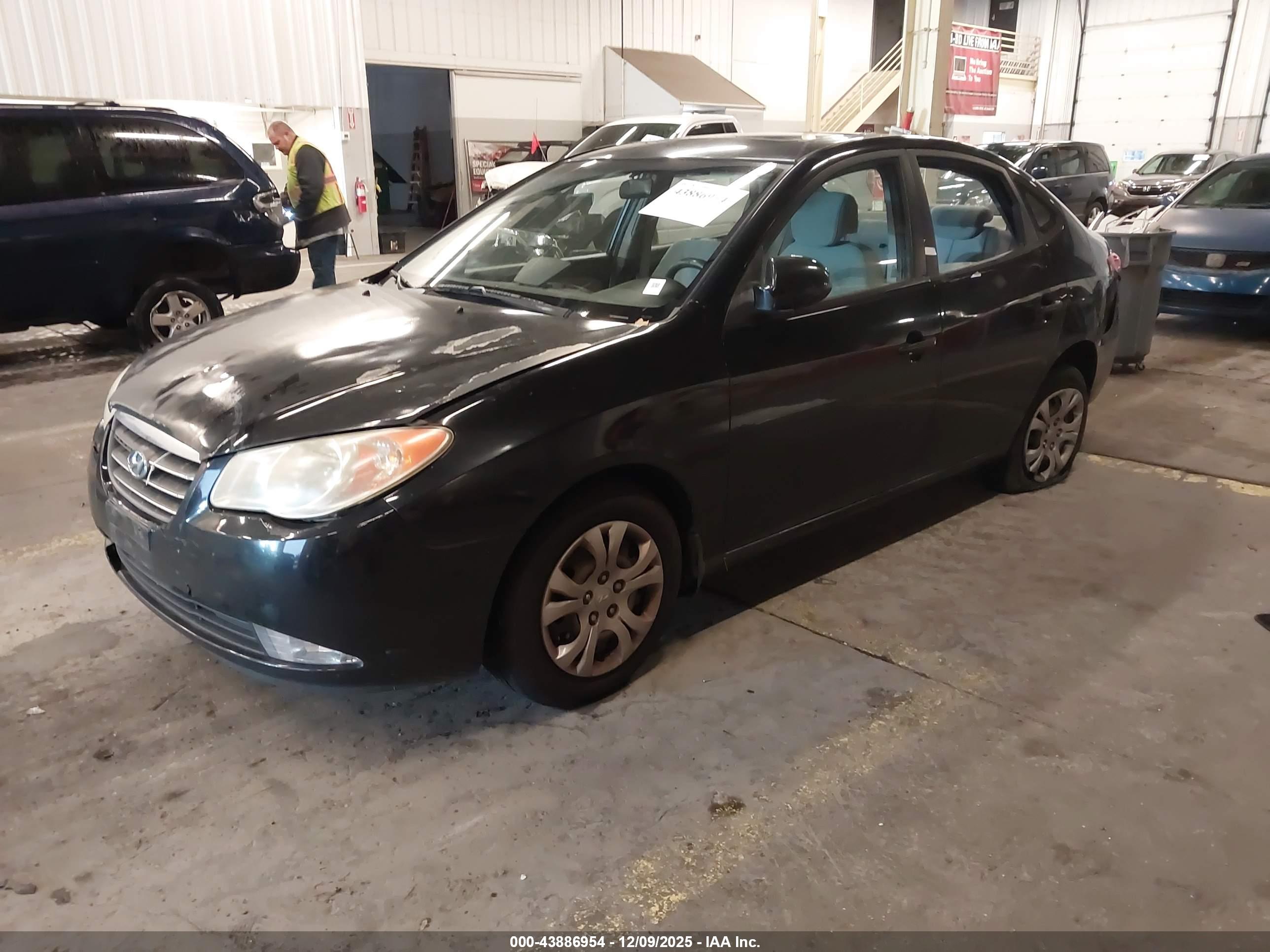 HYUNDAI ELANTRA image 2
