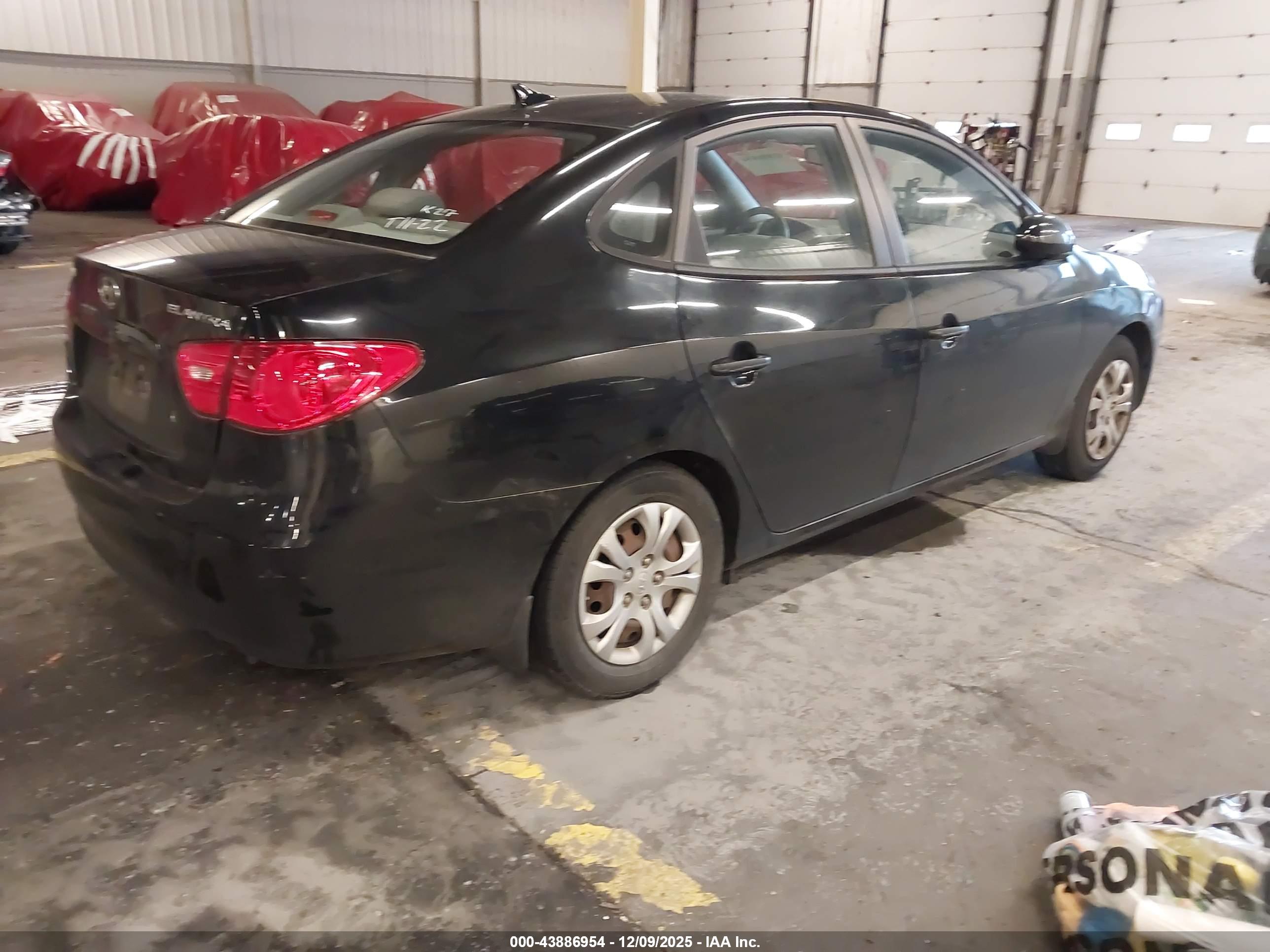 HYUNDAI ELANTRA image 4
