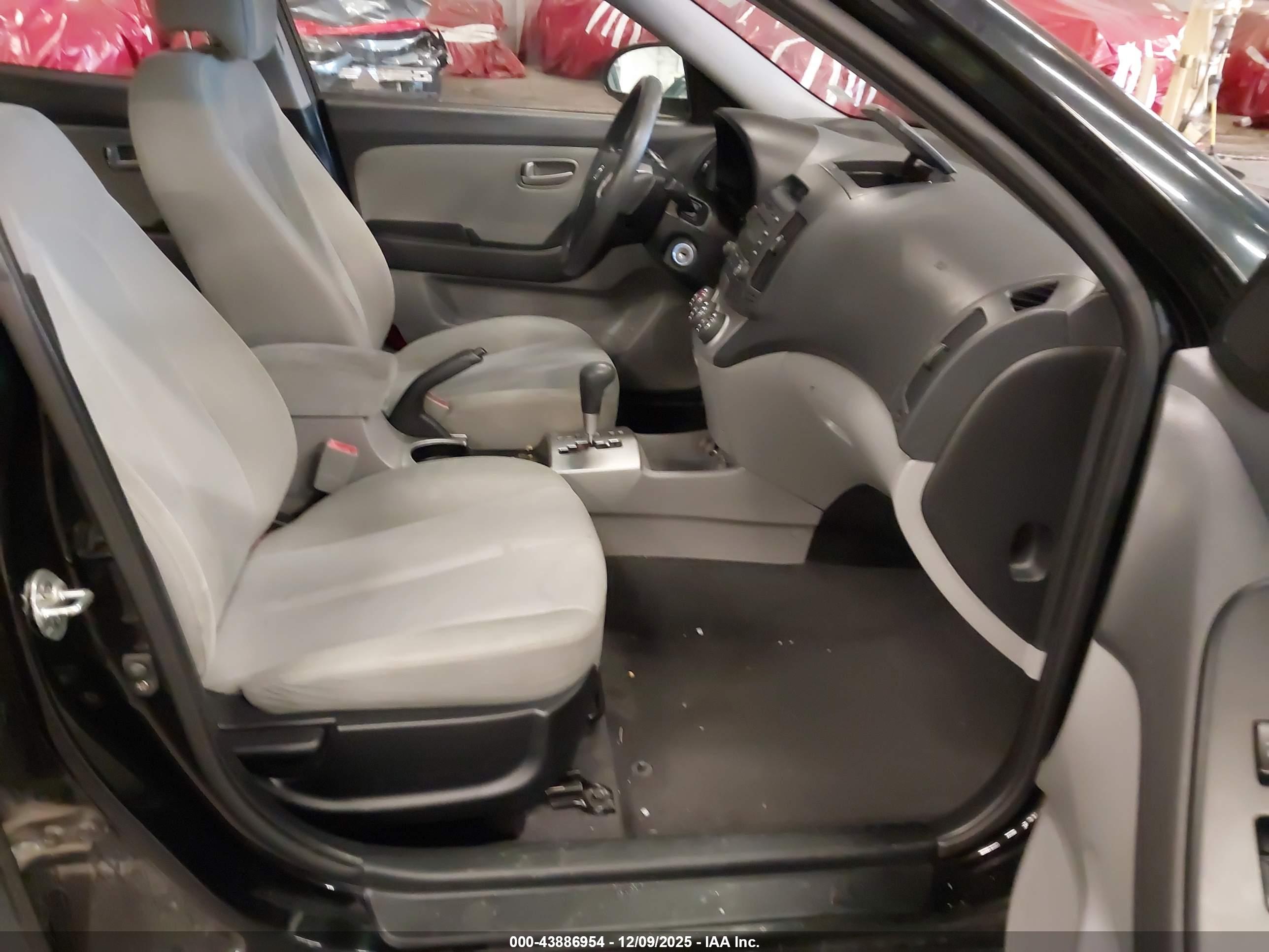 HYUNDAI ELANTRA image 5