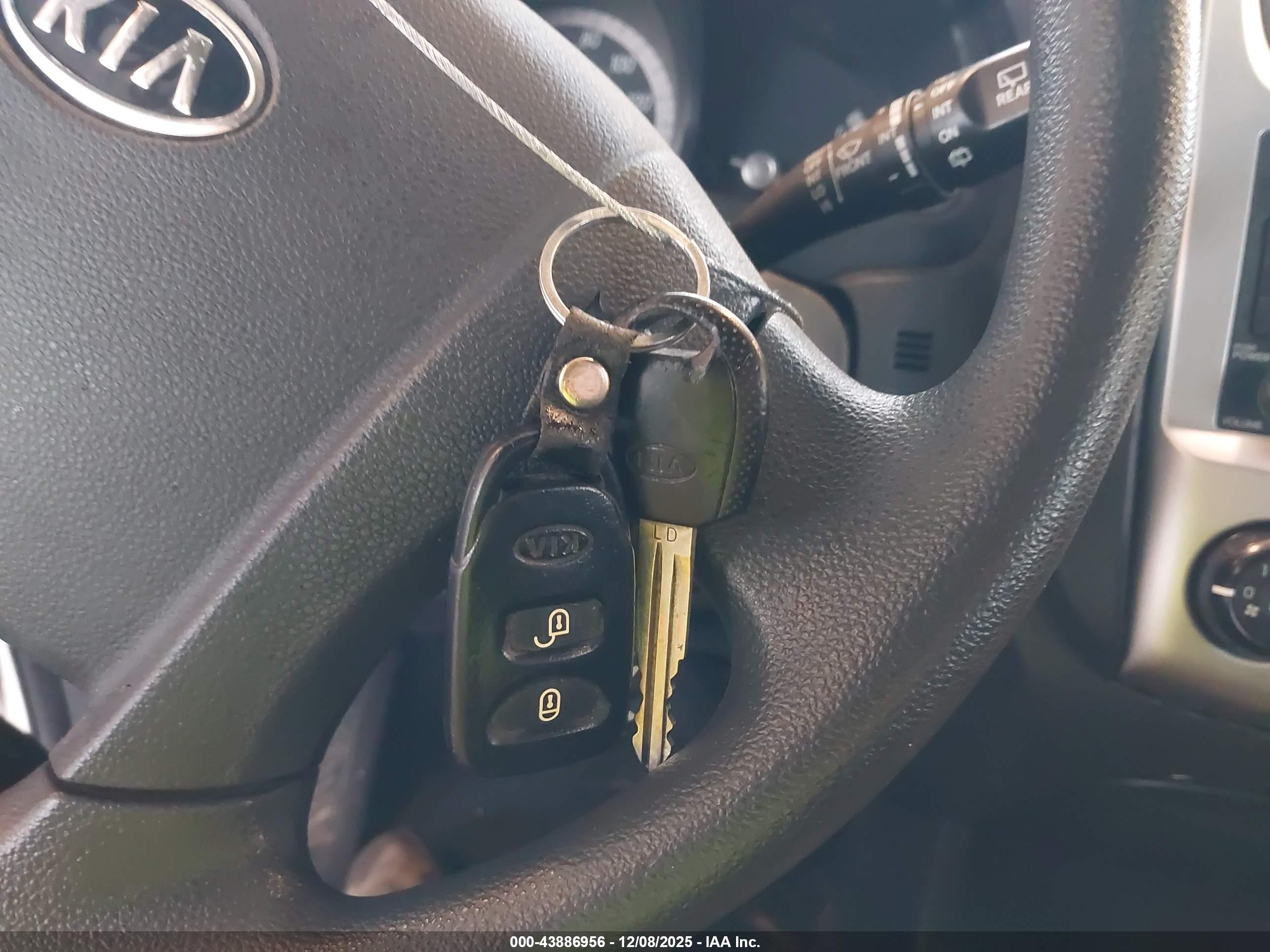 KIA SPORTAGE image 11