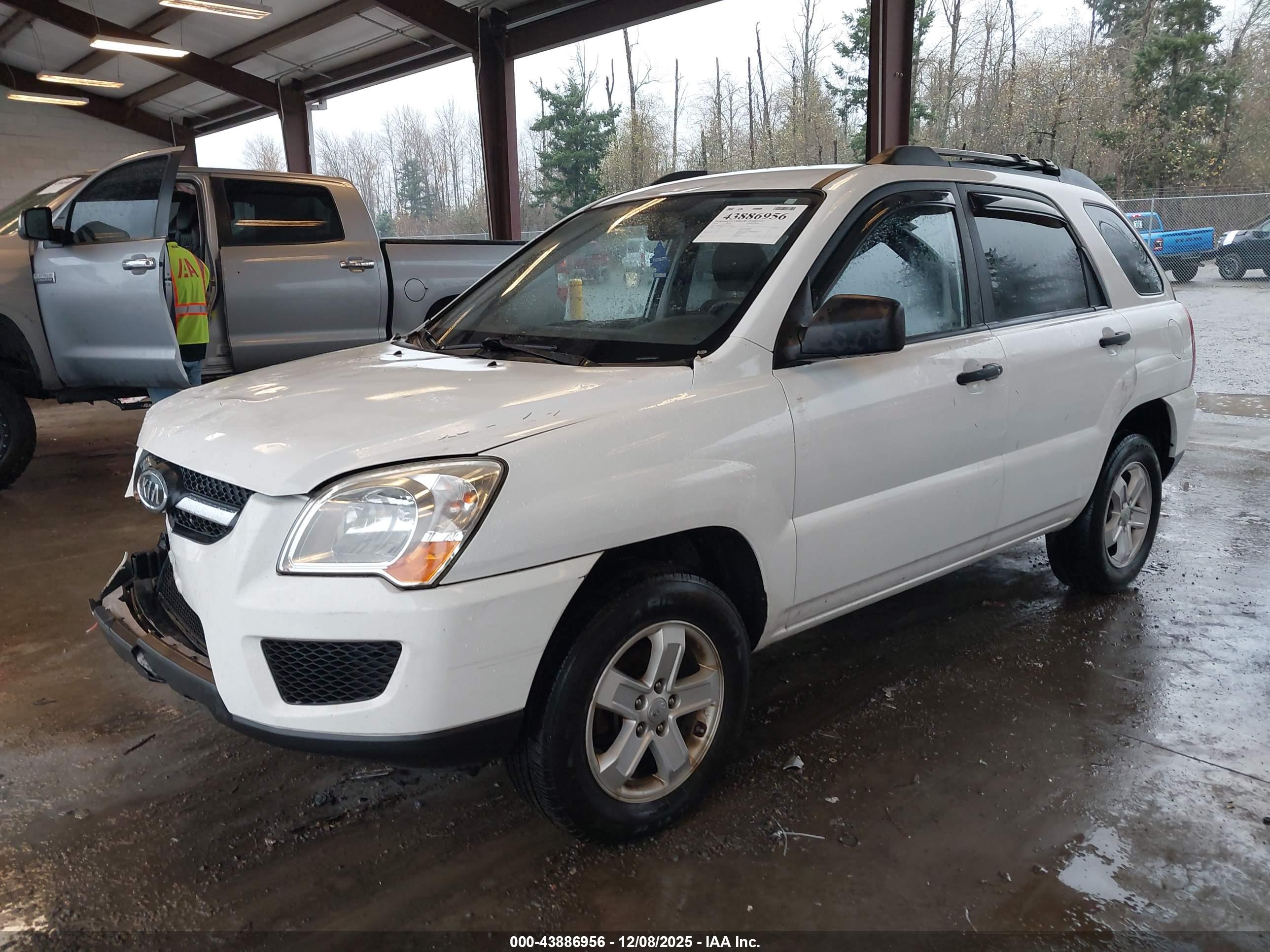 KIA SPORTAGE image 2