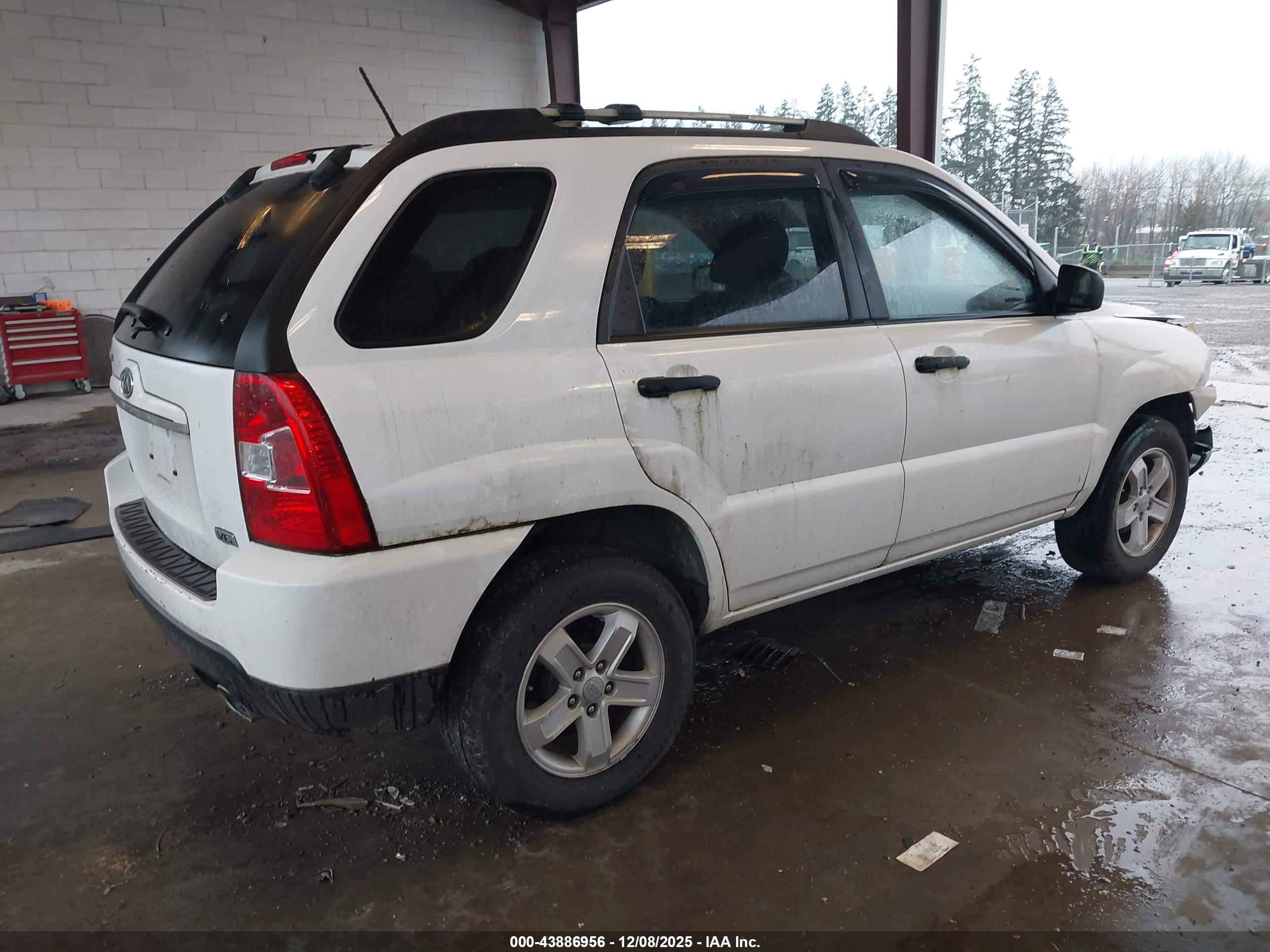 KIA SPORTAGE image 4