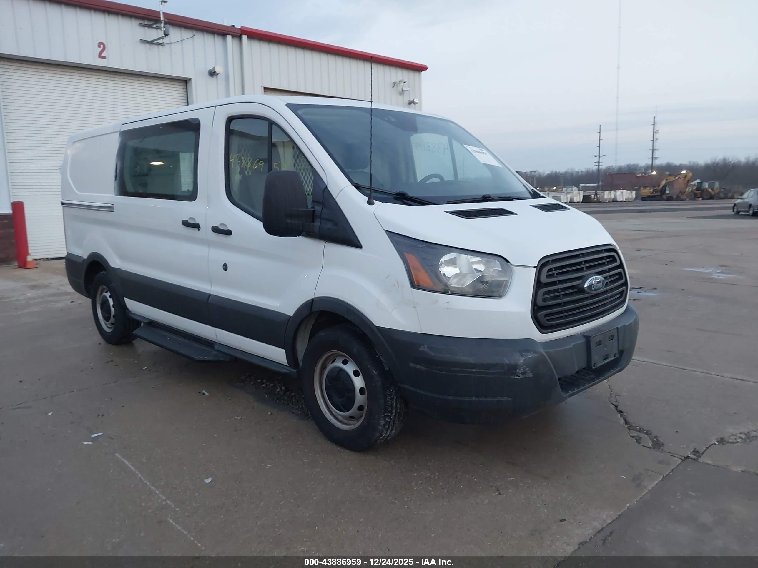 FORD TRANSIT-150 image 6