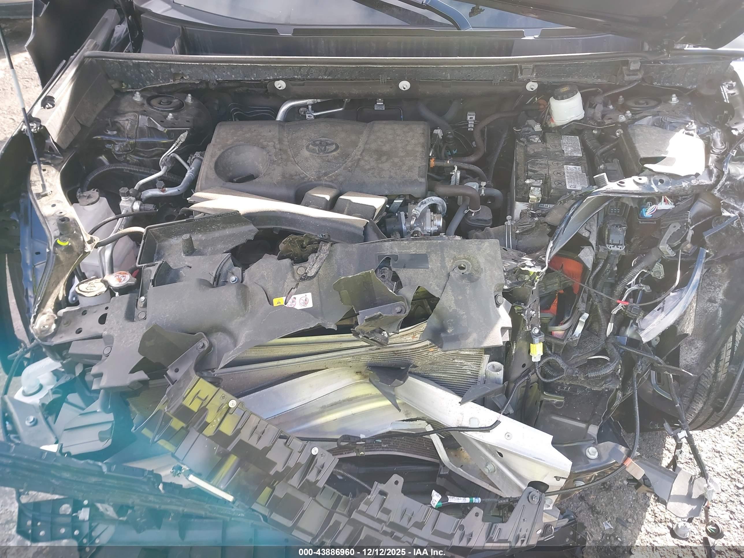 TOYOTA RAV4 image 10