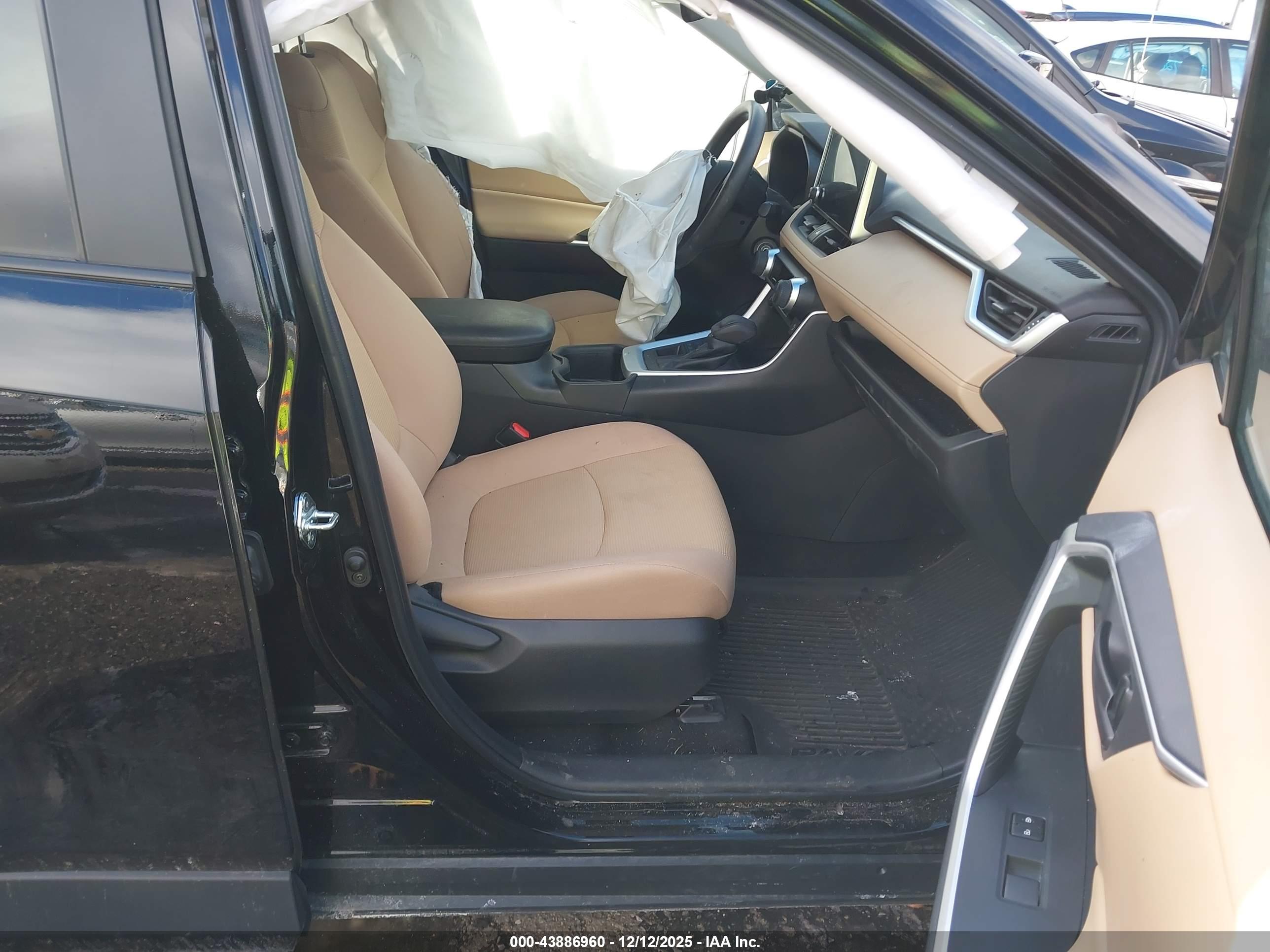 TOYOTA RAV4 image 5