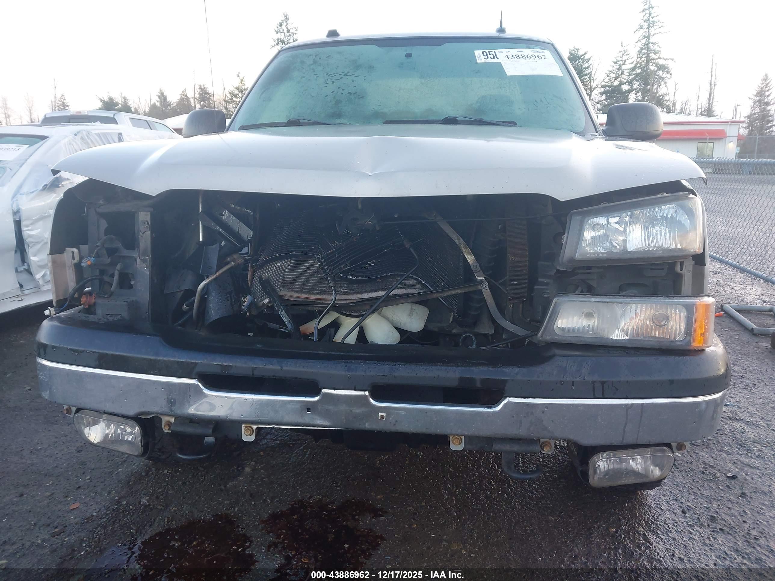 CHEVROLET SILVERADO image 6