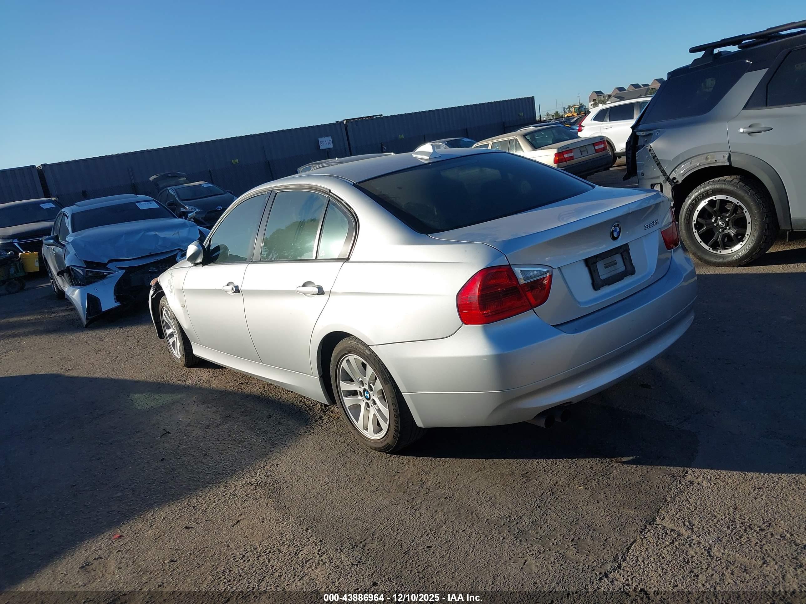 BMW 328I image 3