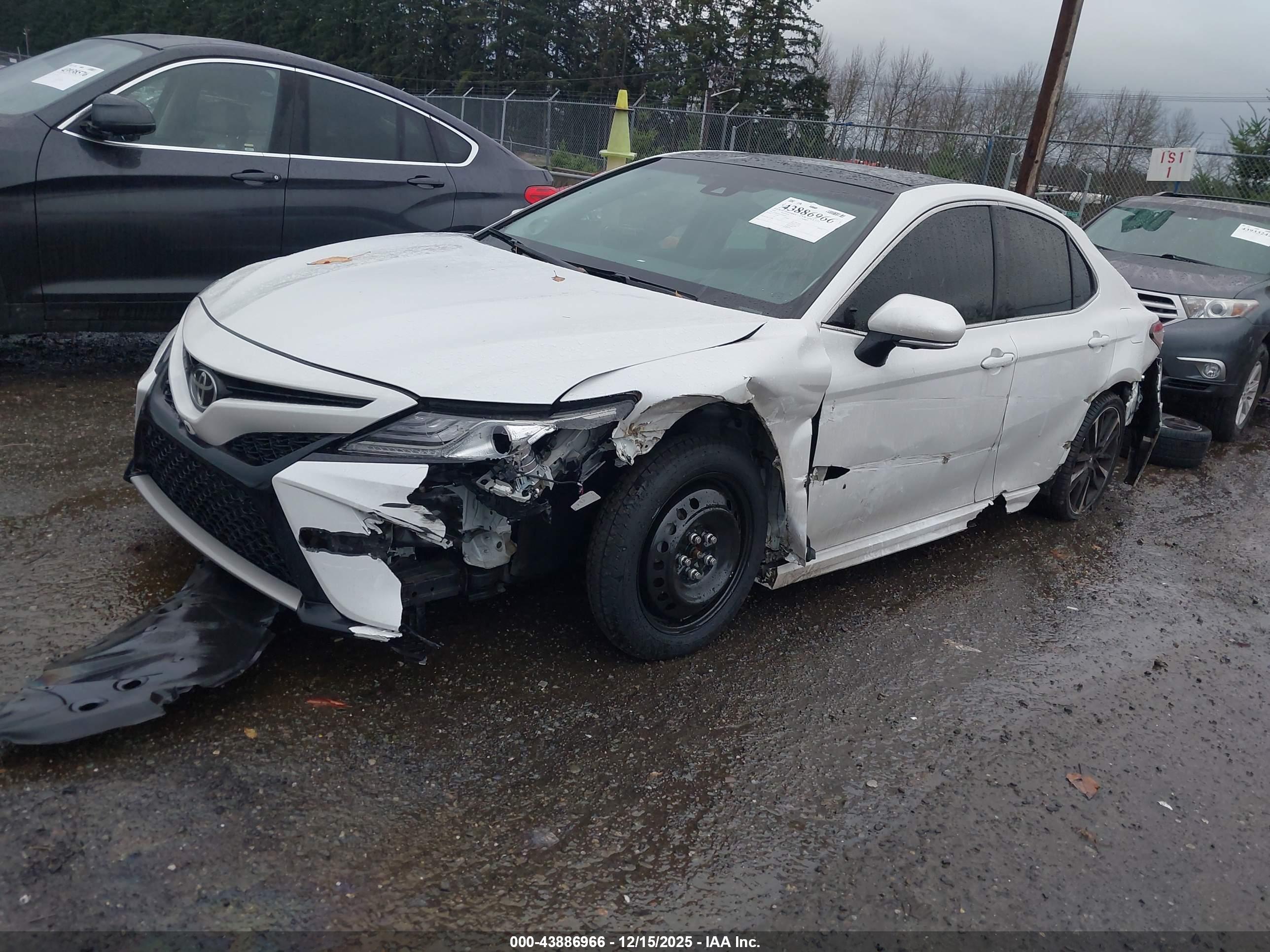 TOYOTA CAMRY image 2