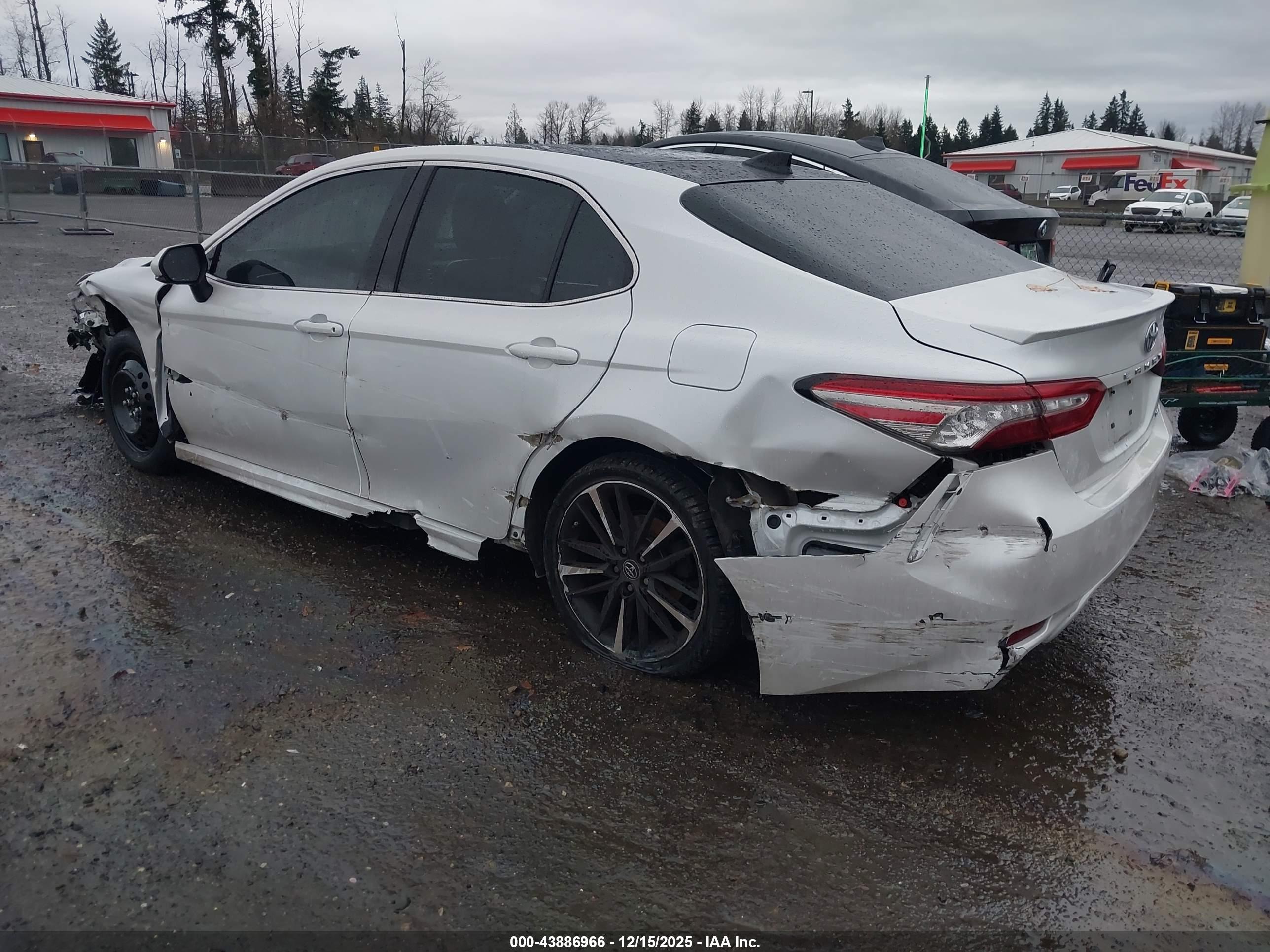 TOYOTA CAMRY image 3