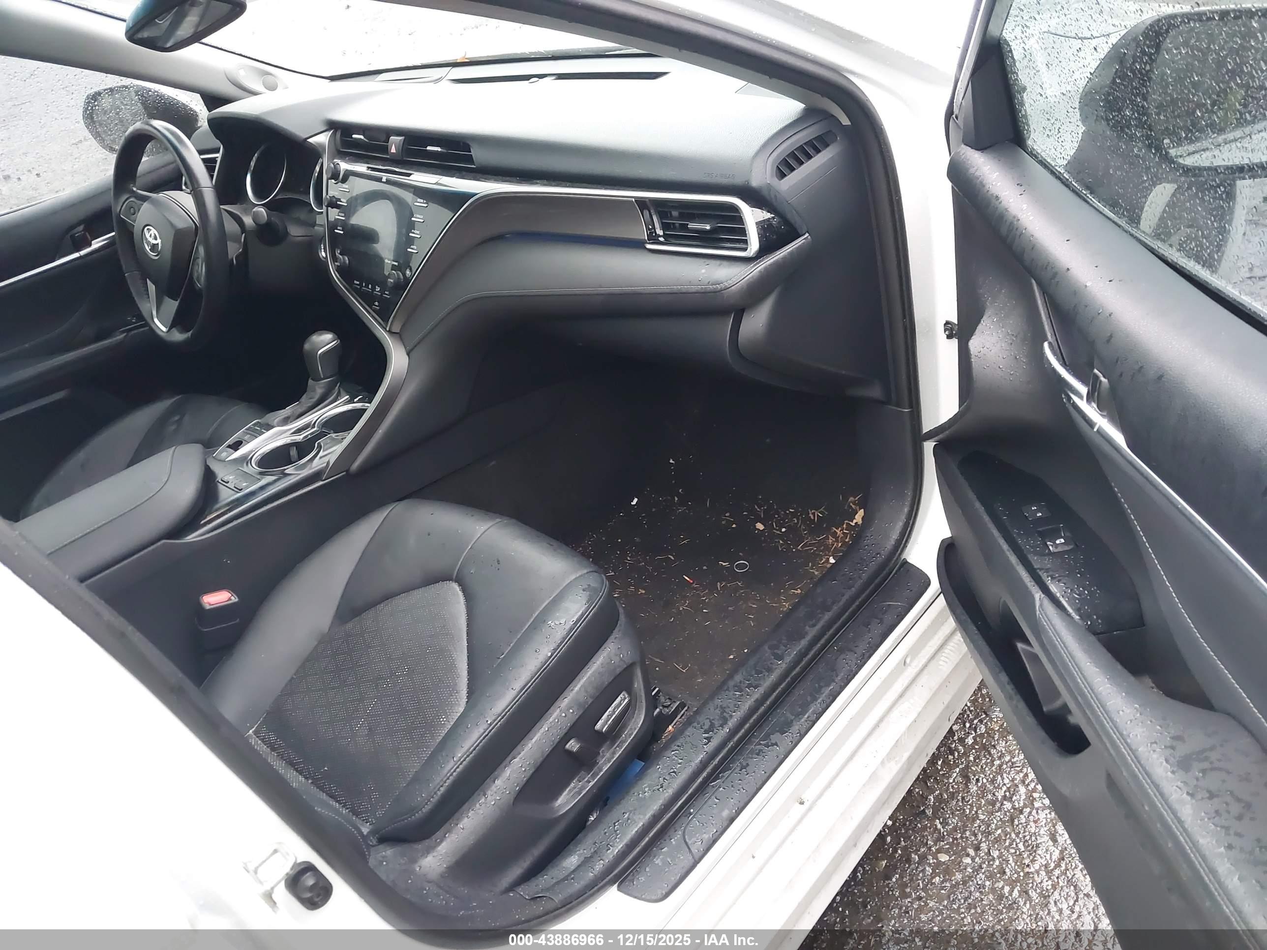 TOYOTA CAMRY image 5