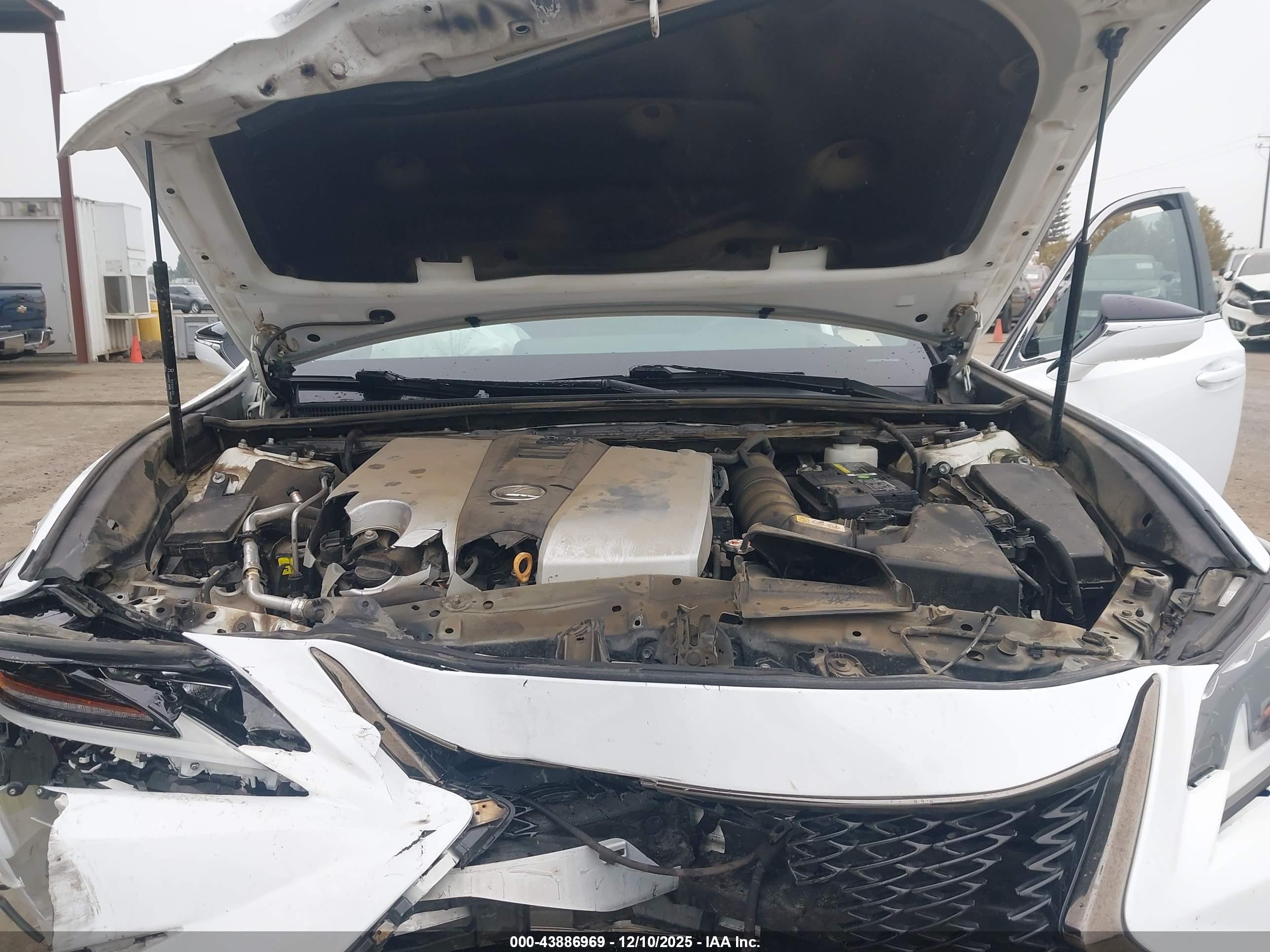 LEXUS ES image 10