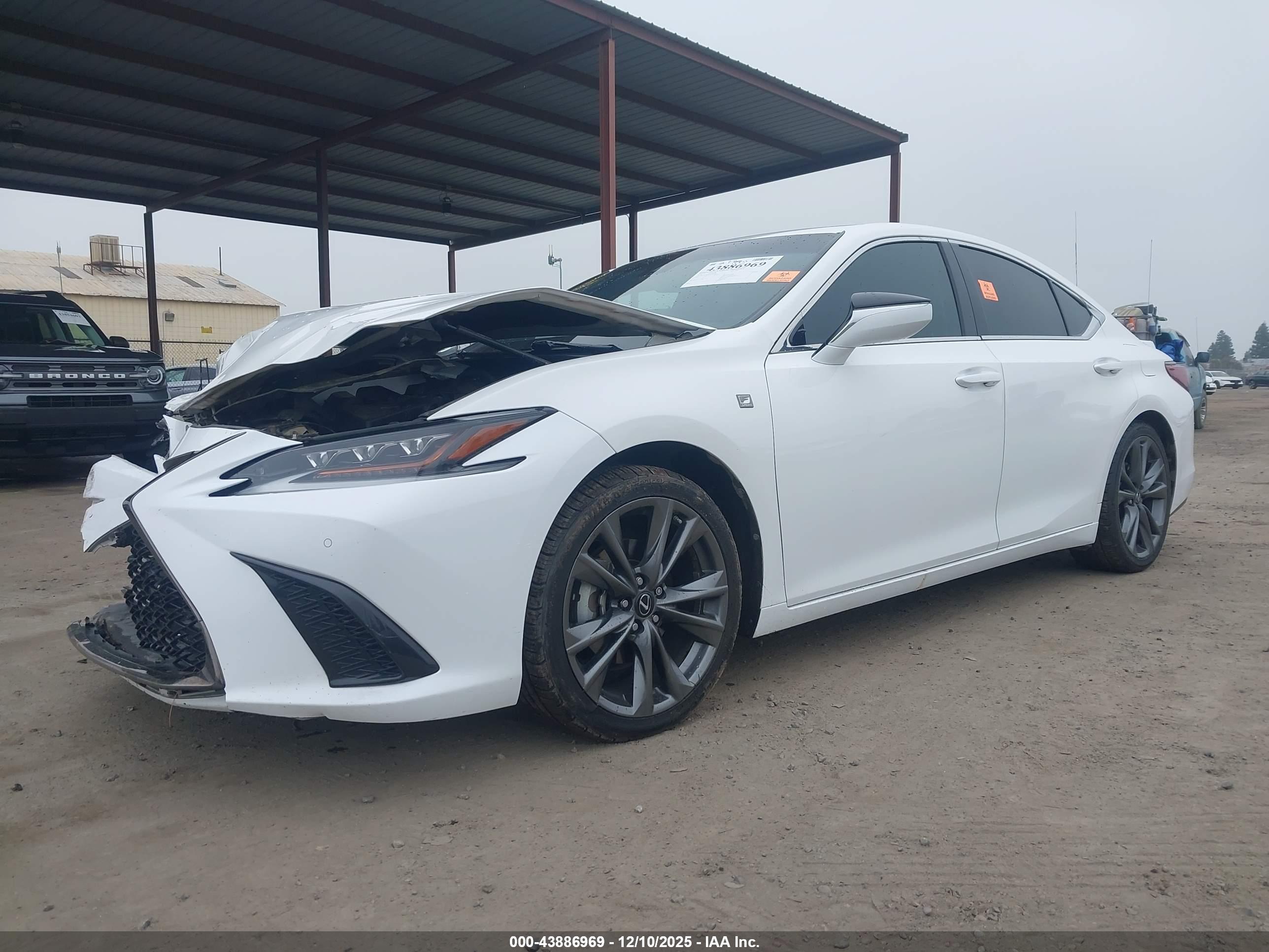 LEXUS ES image 2