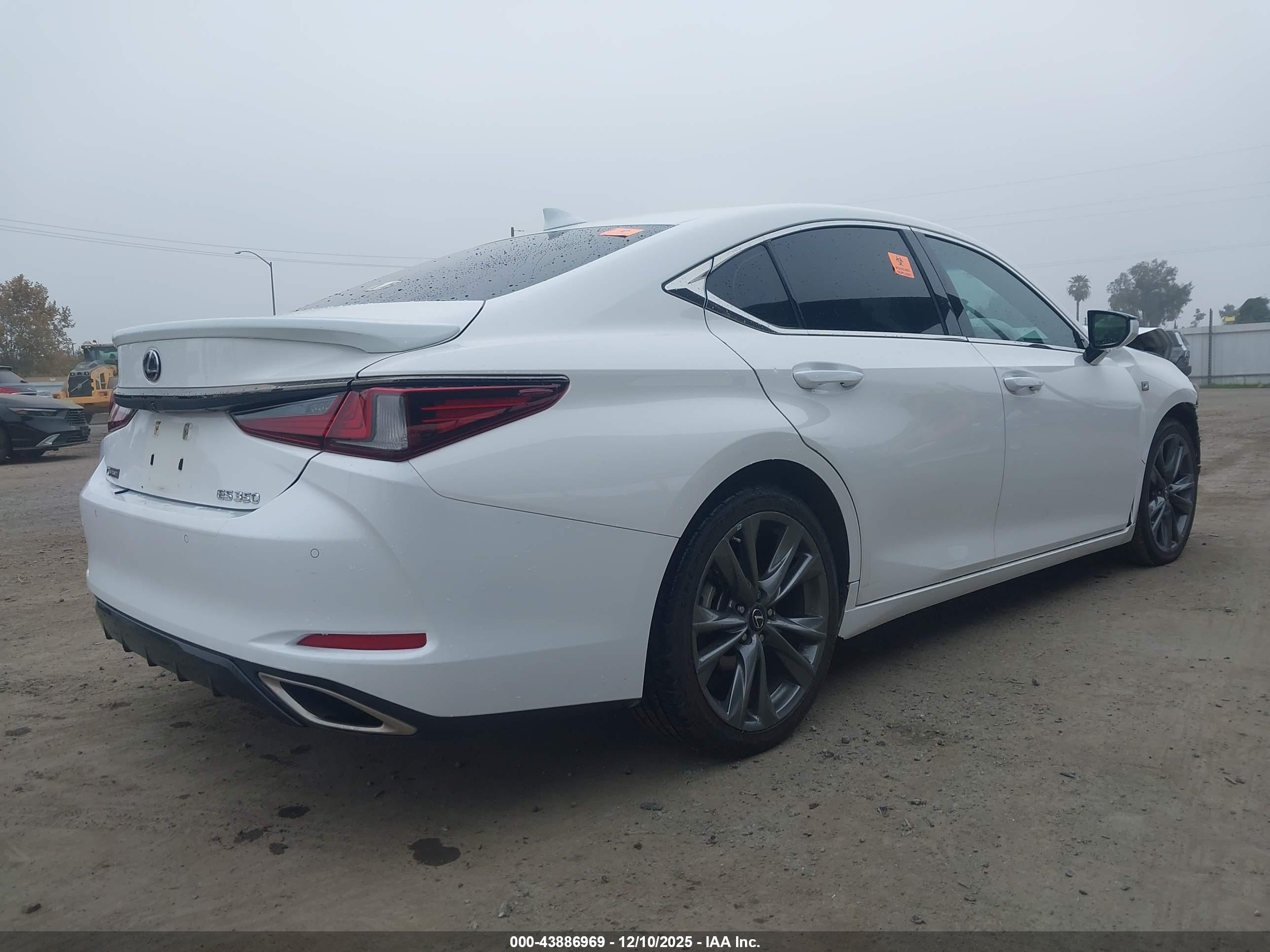 LEXUS ES image 4