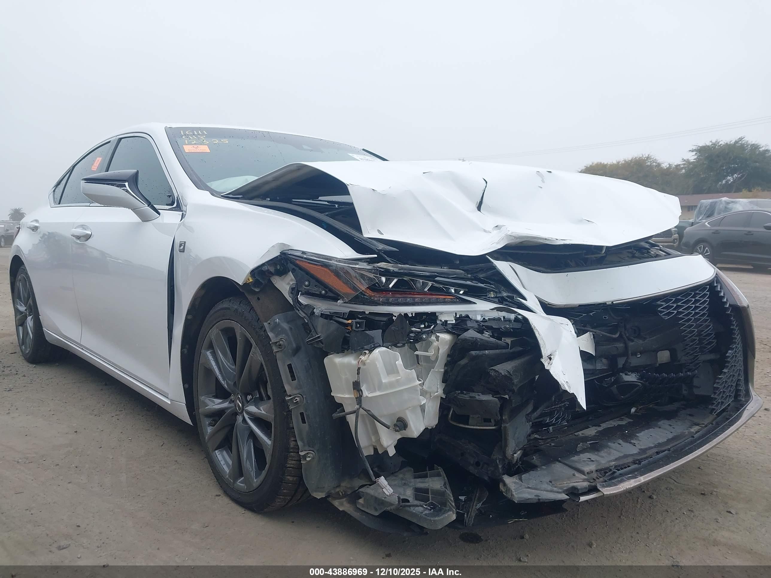 LEXUS ES image 6