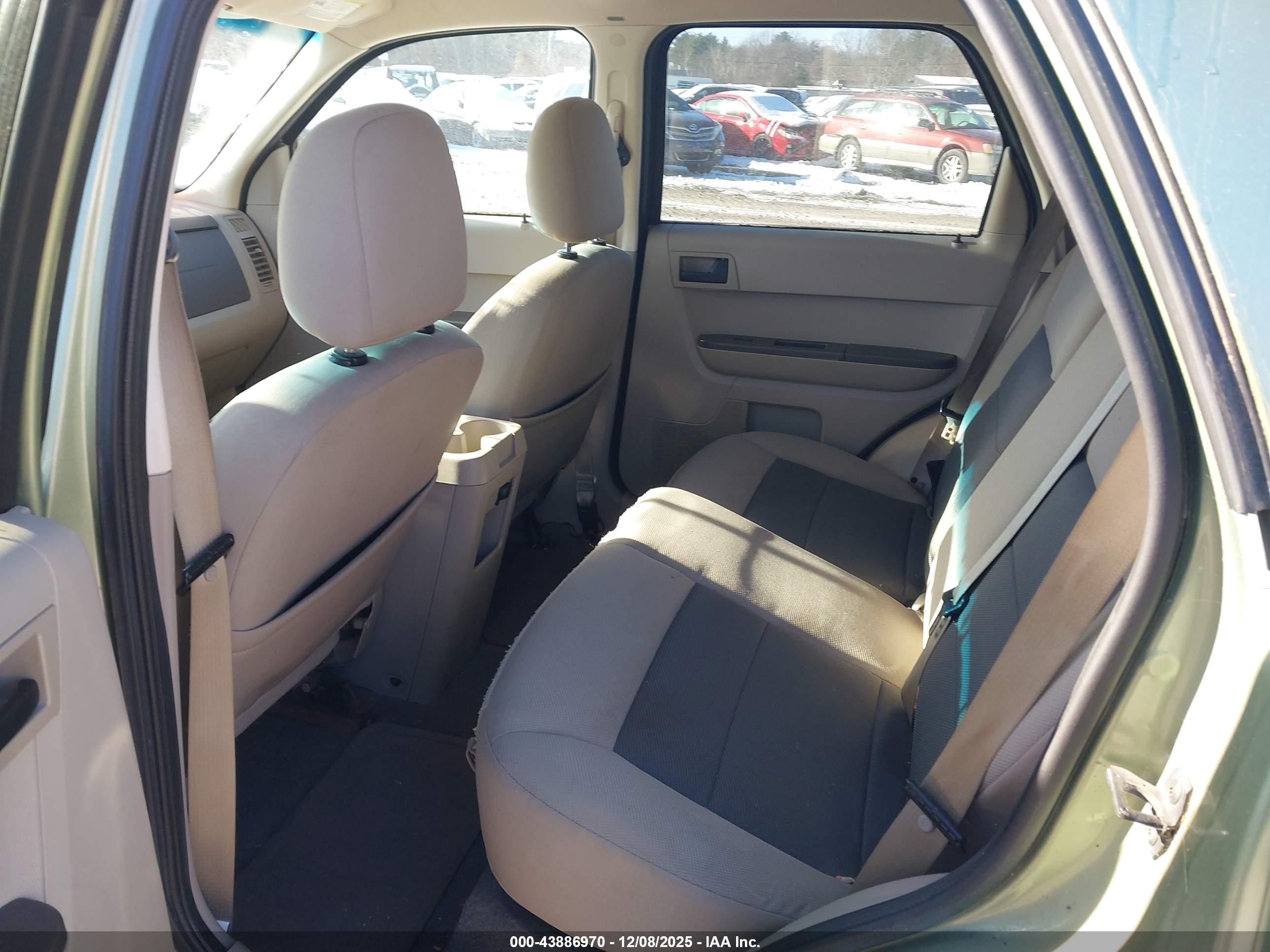 FORD ESCAPE image 8