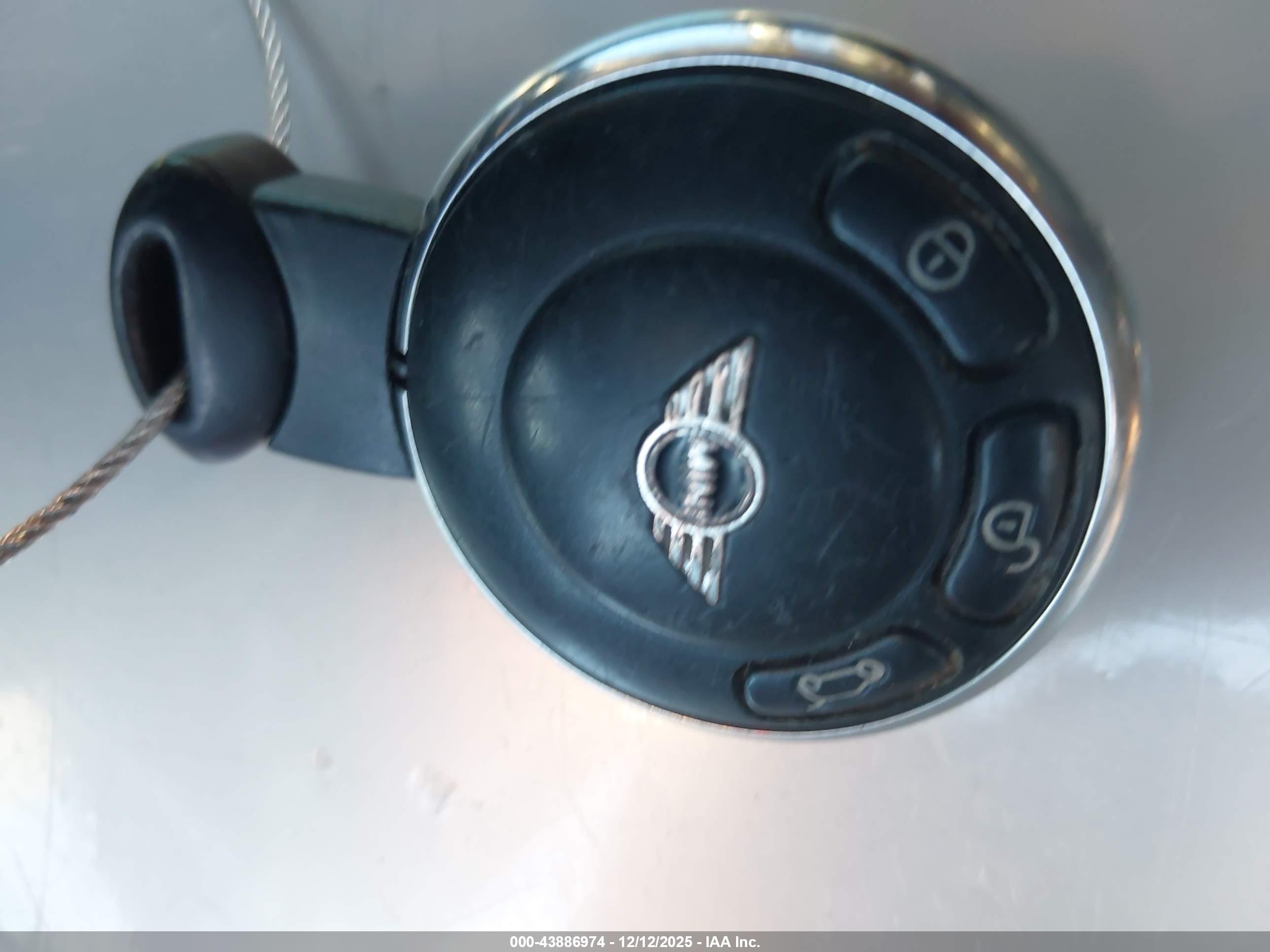 MINI COUNTRYMAN image 11