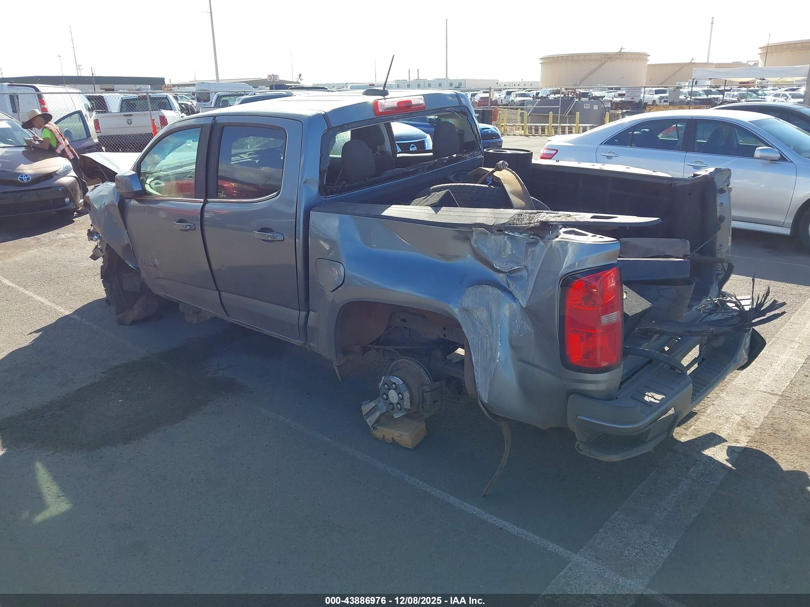 CHEVROLET COLORADO image 3