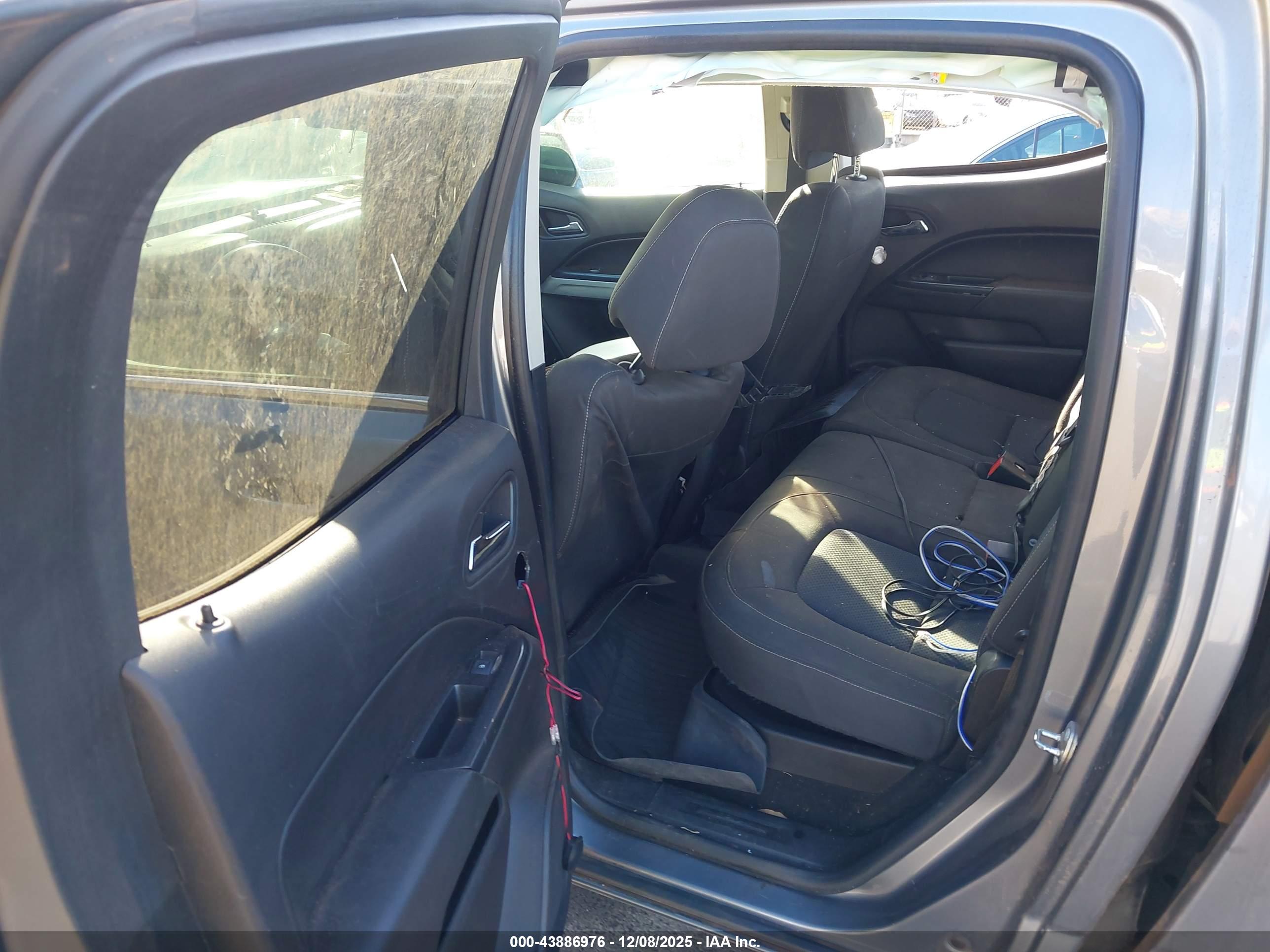 CHEVROLET COLORADO image 8