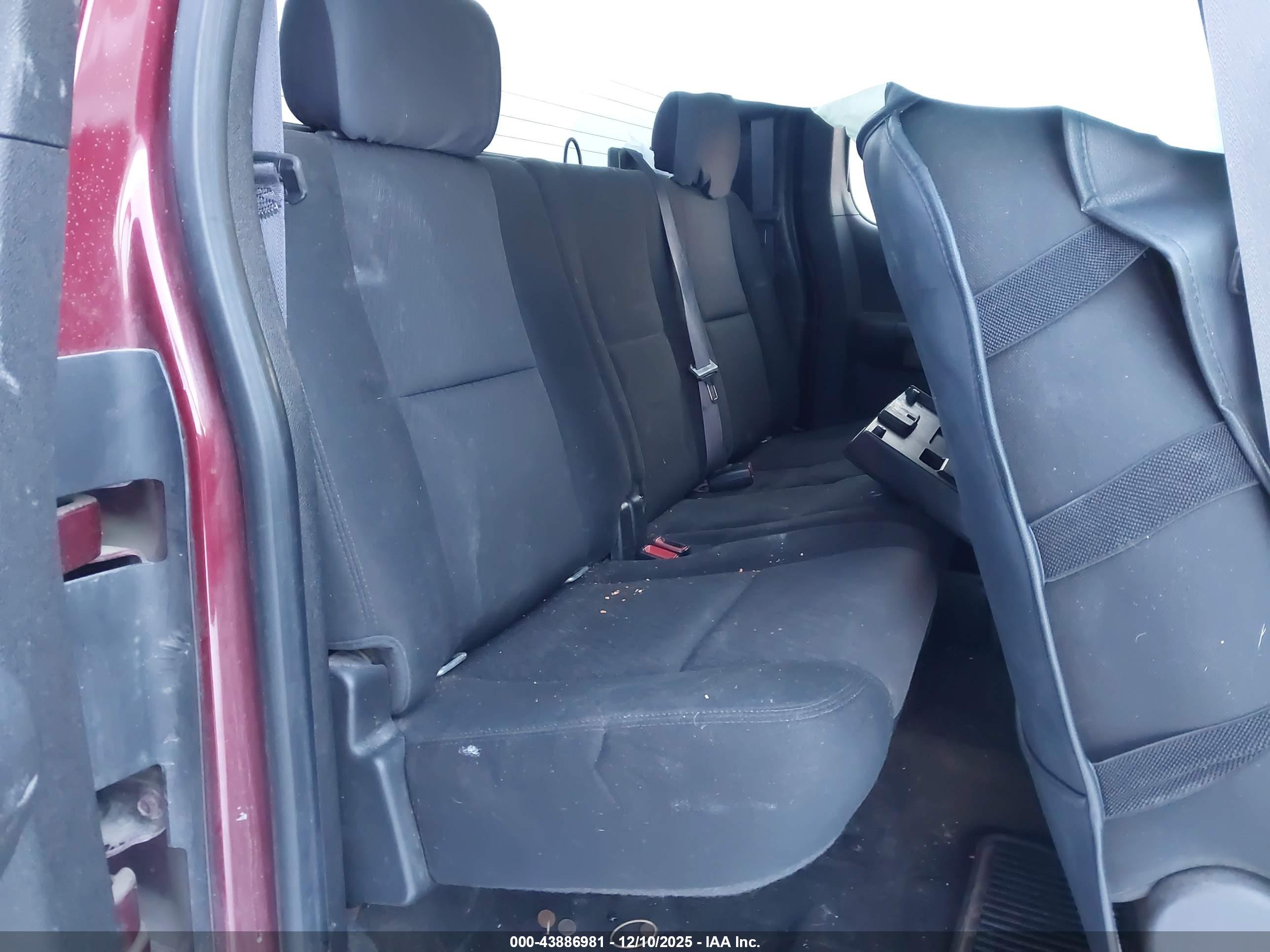 CHEVROLET SILVERADO image 8