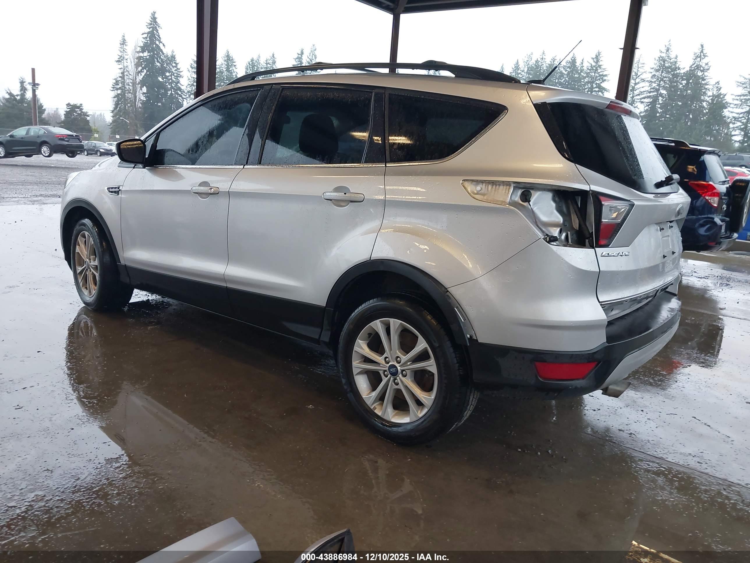 FORD ESCAPE image 3