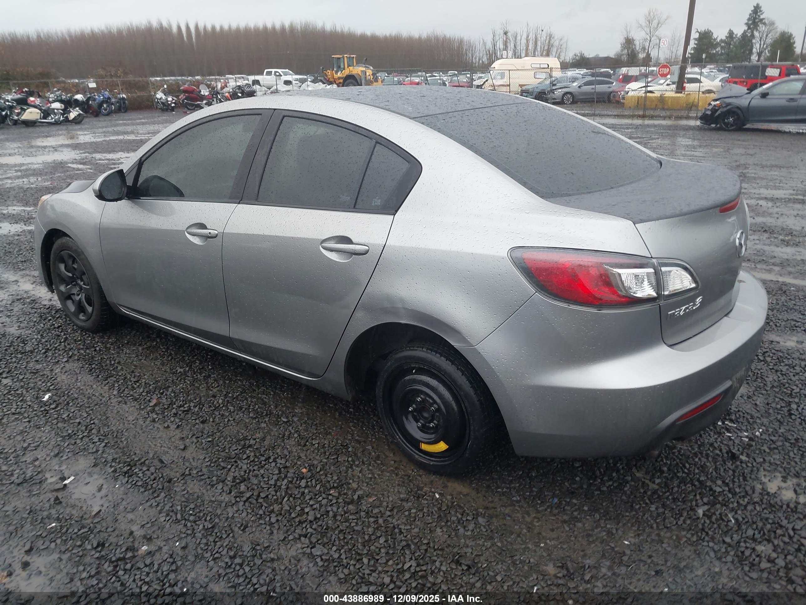 MAZDA MAZDA3 image 3