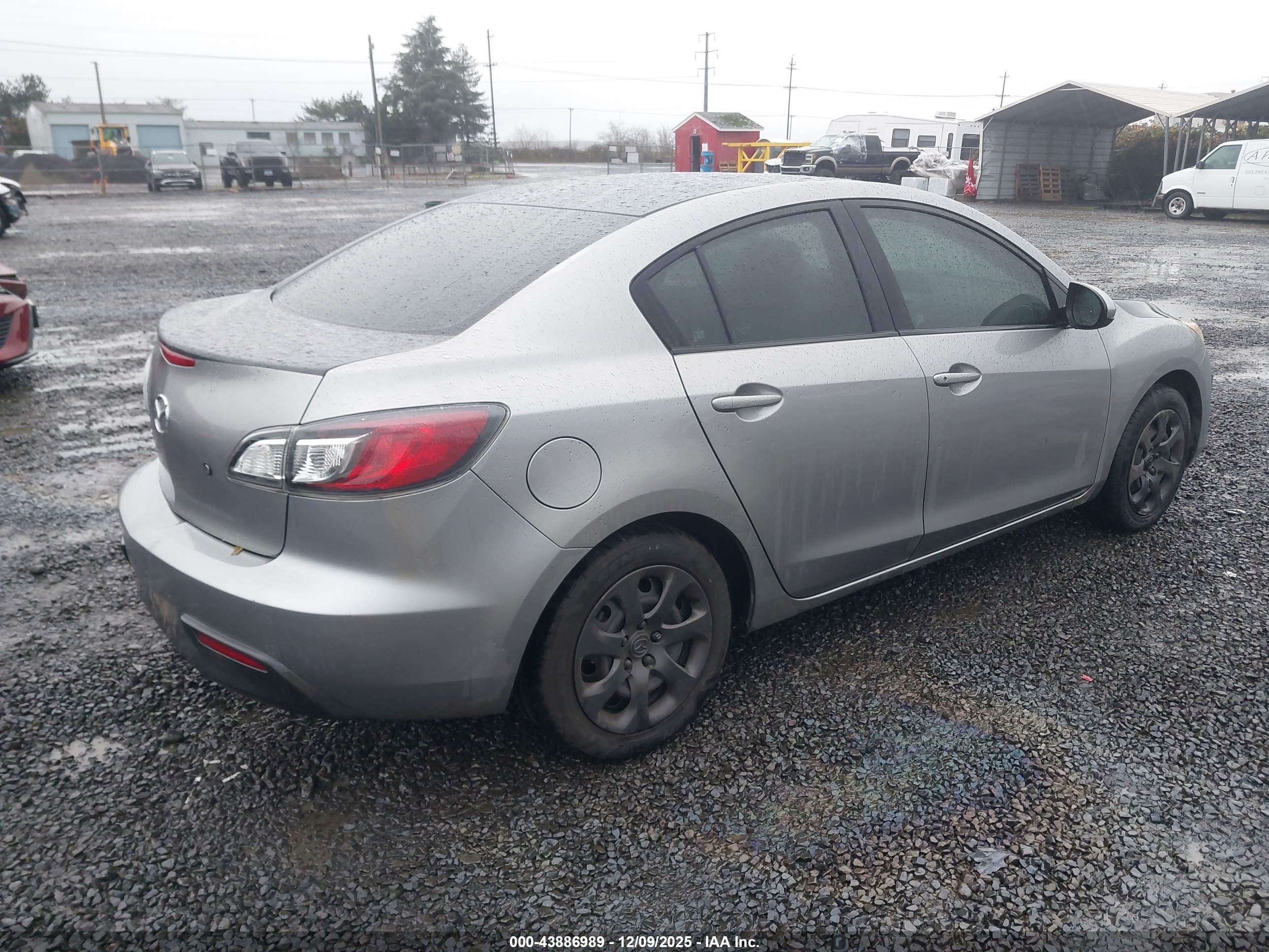 MAZDA MAZDA3 image 4