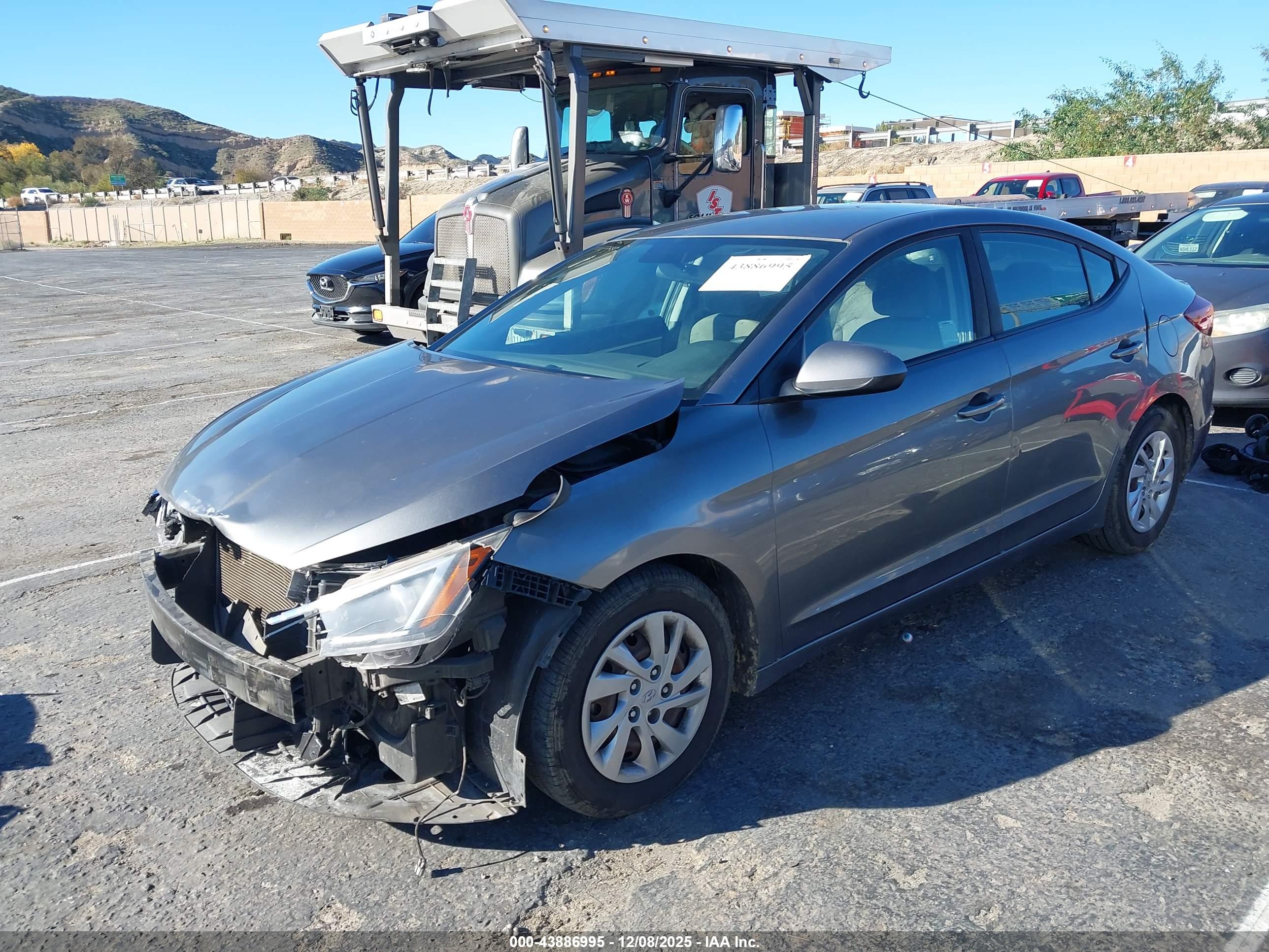 HYUNDAI ELANTRA image 2