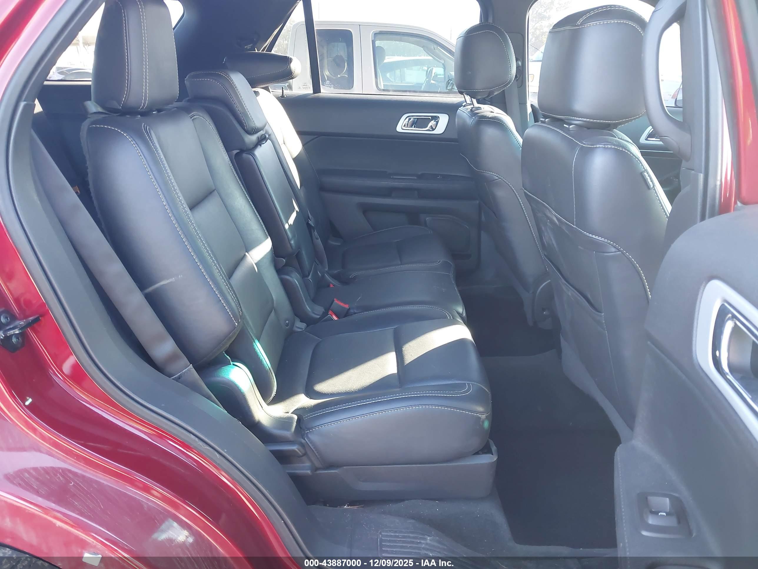 FORD EXPLORER image 8