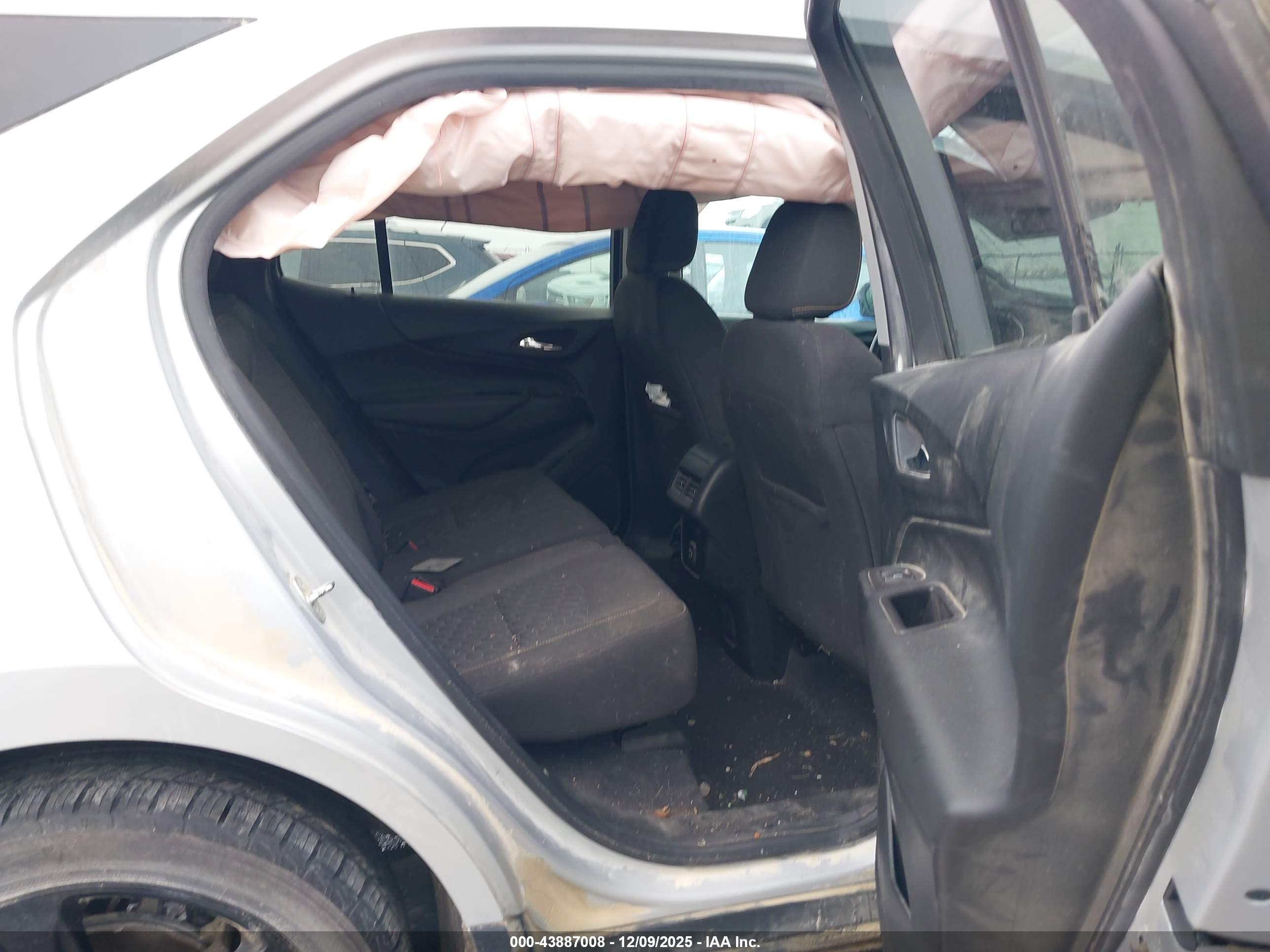 CHEVROLET EQUINOX image 8