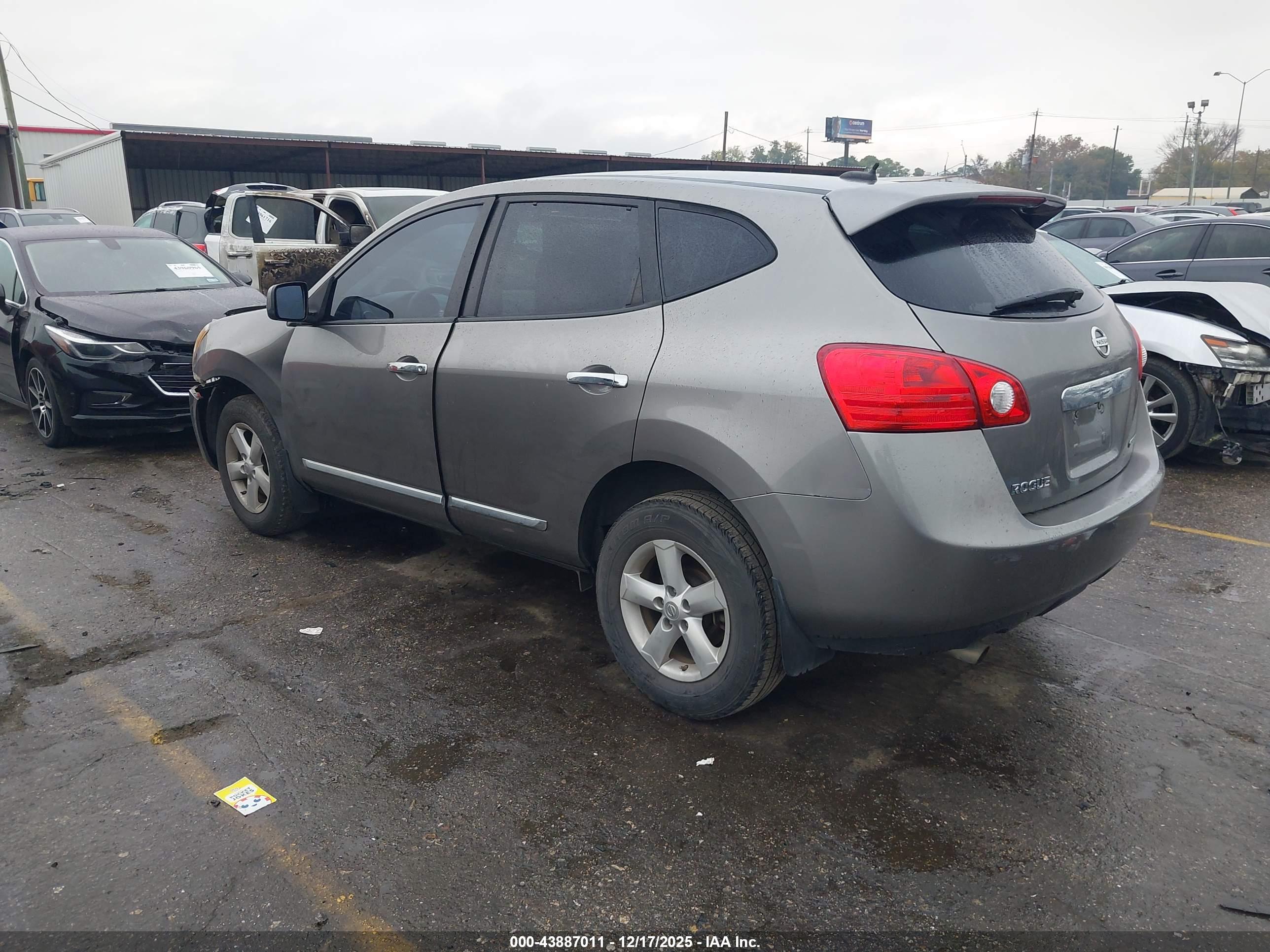 NISSAN ROGUE image 3
