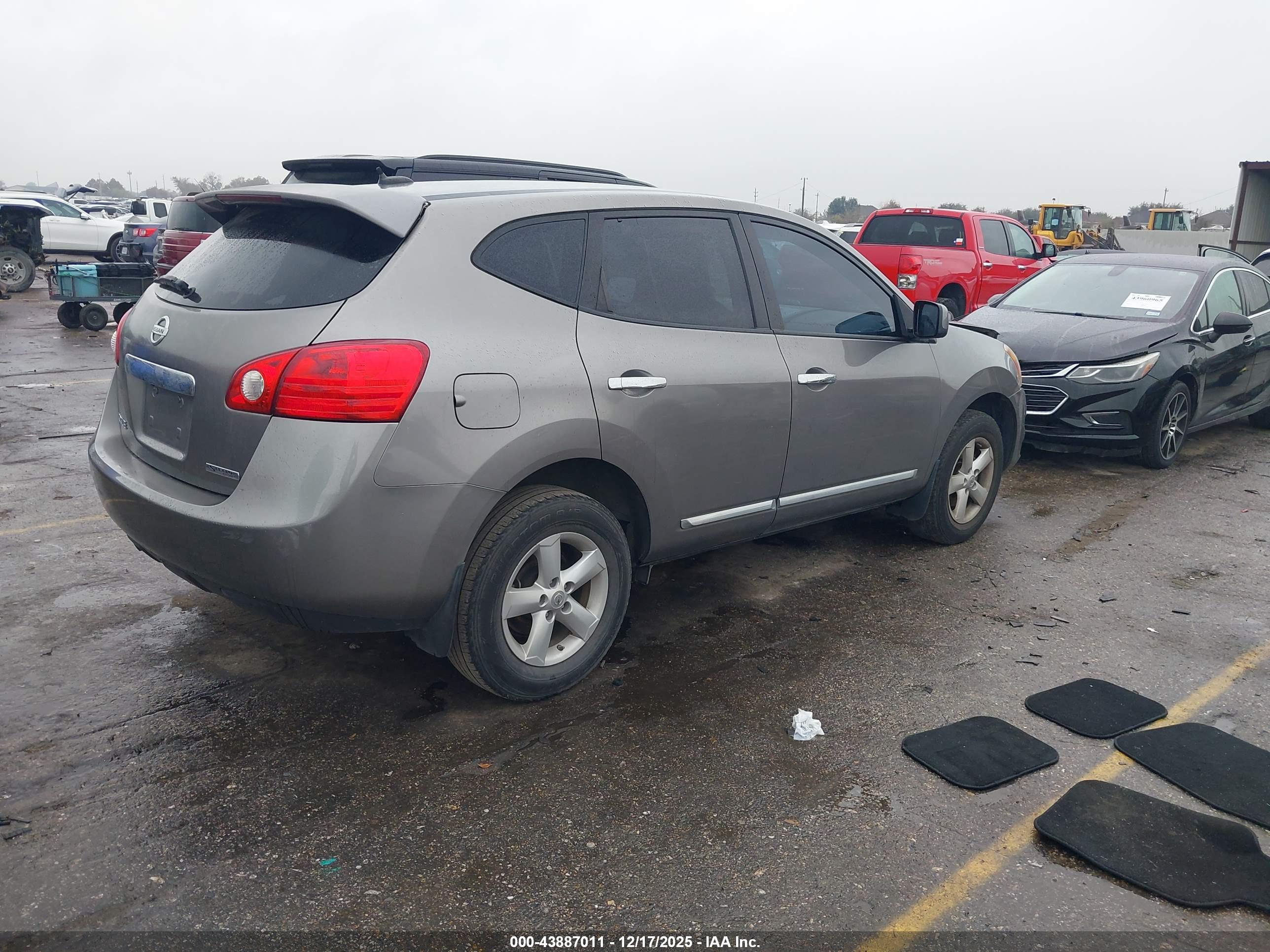 NISSAN ROGUE image 4