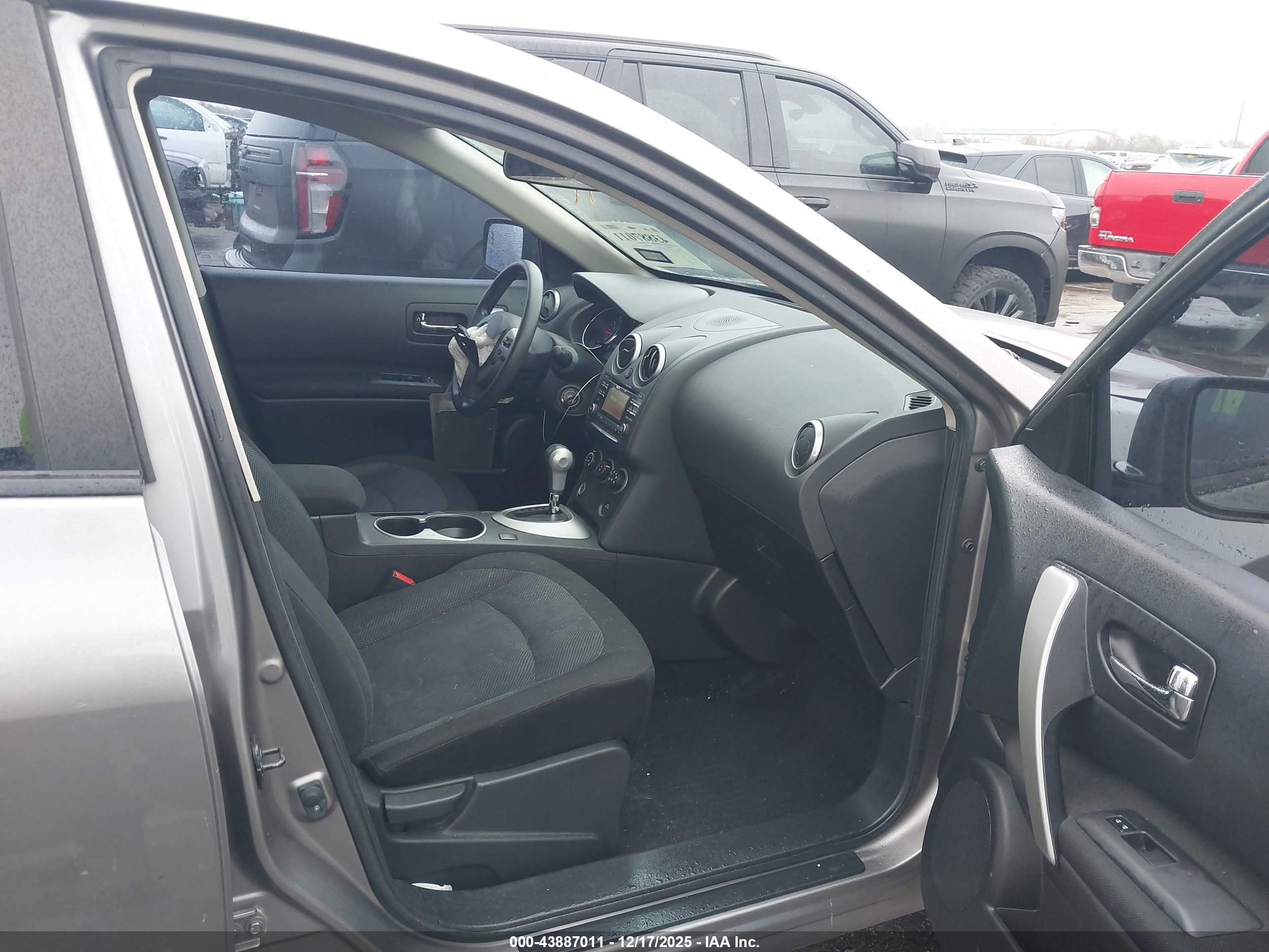 NISSAN ROGUE image 5