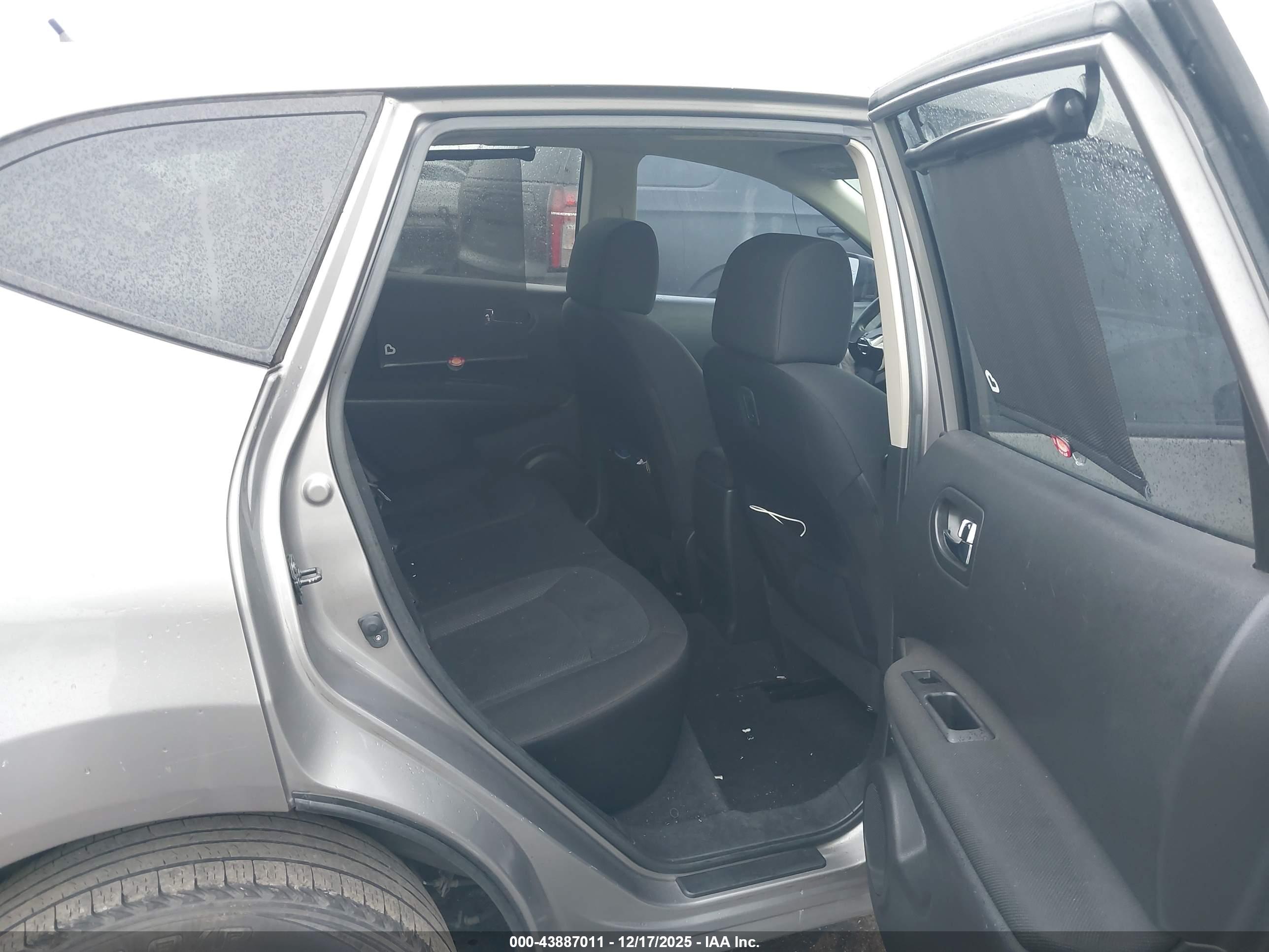 NISSAN ROGUE image 8