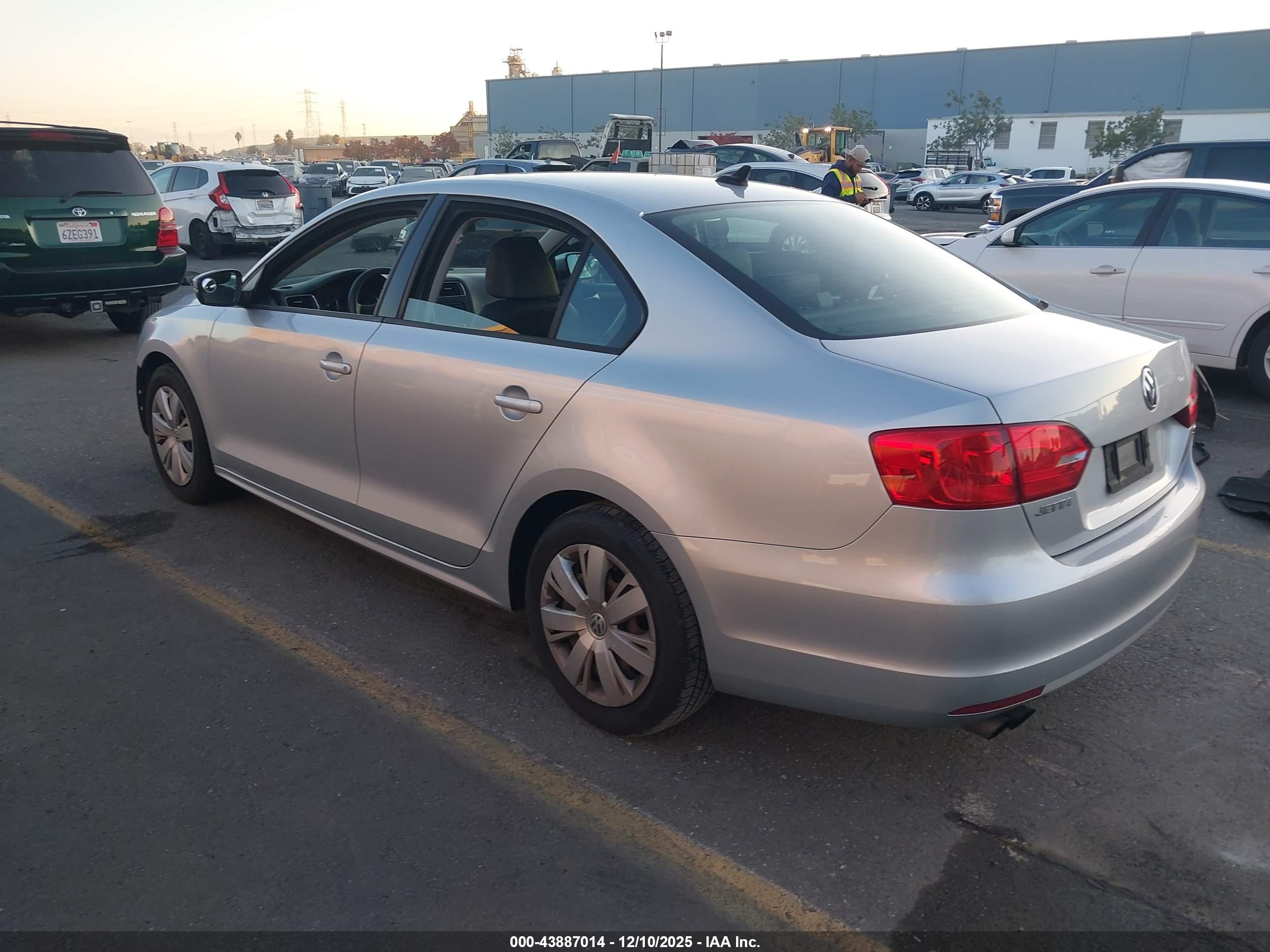 VOLKSWAGEN JETTA image 3