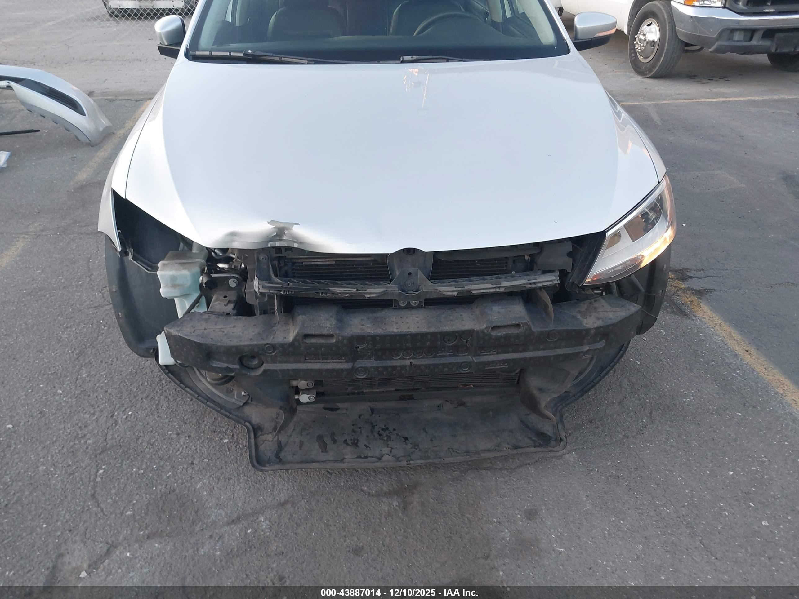 VOLKSWAGEN JETTA image 6