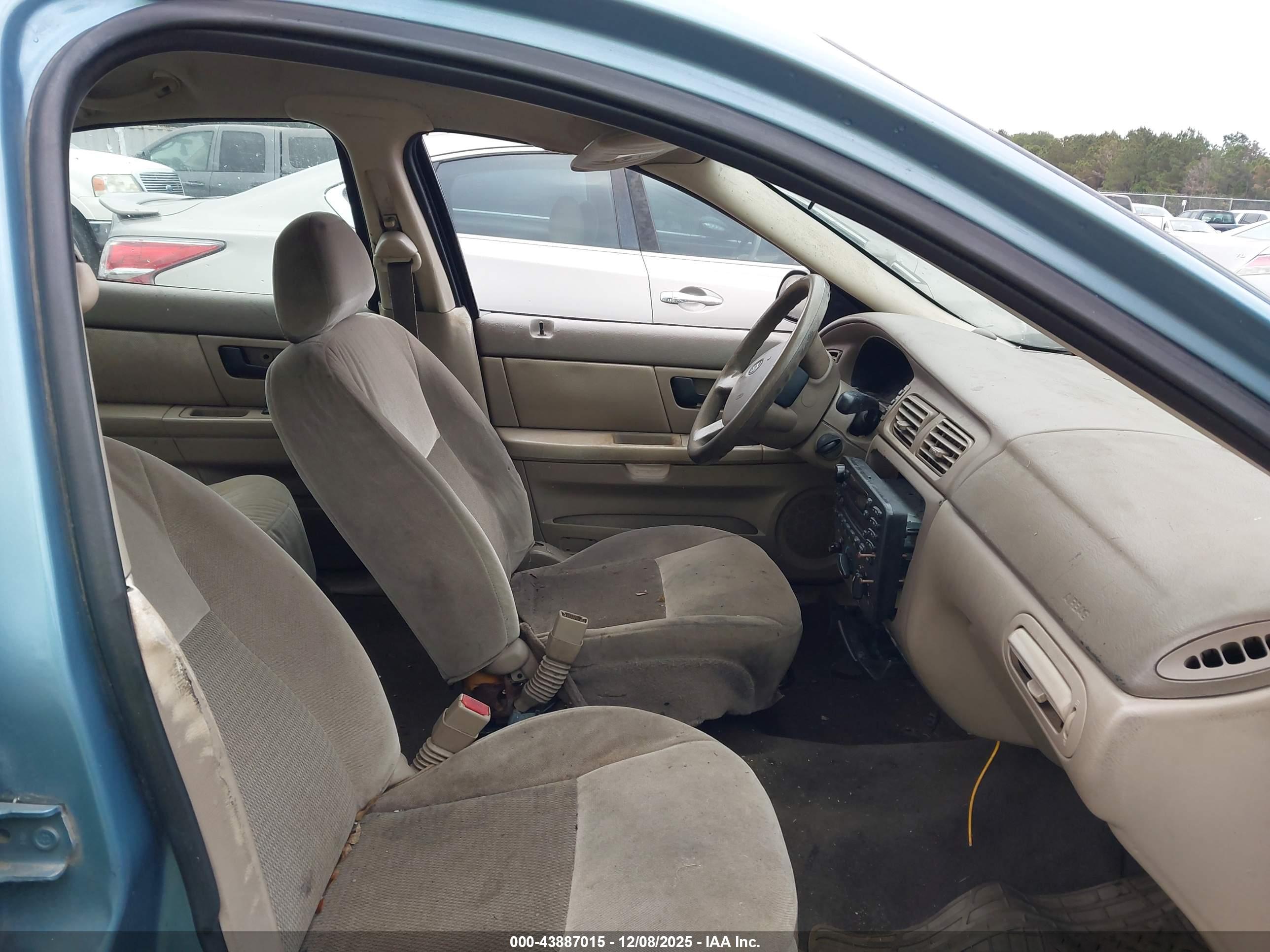 FORD TAURUS image 5