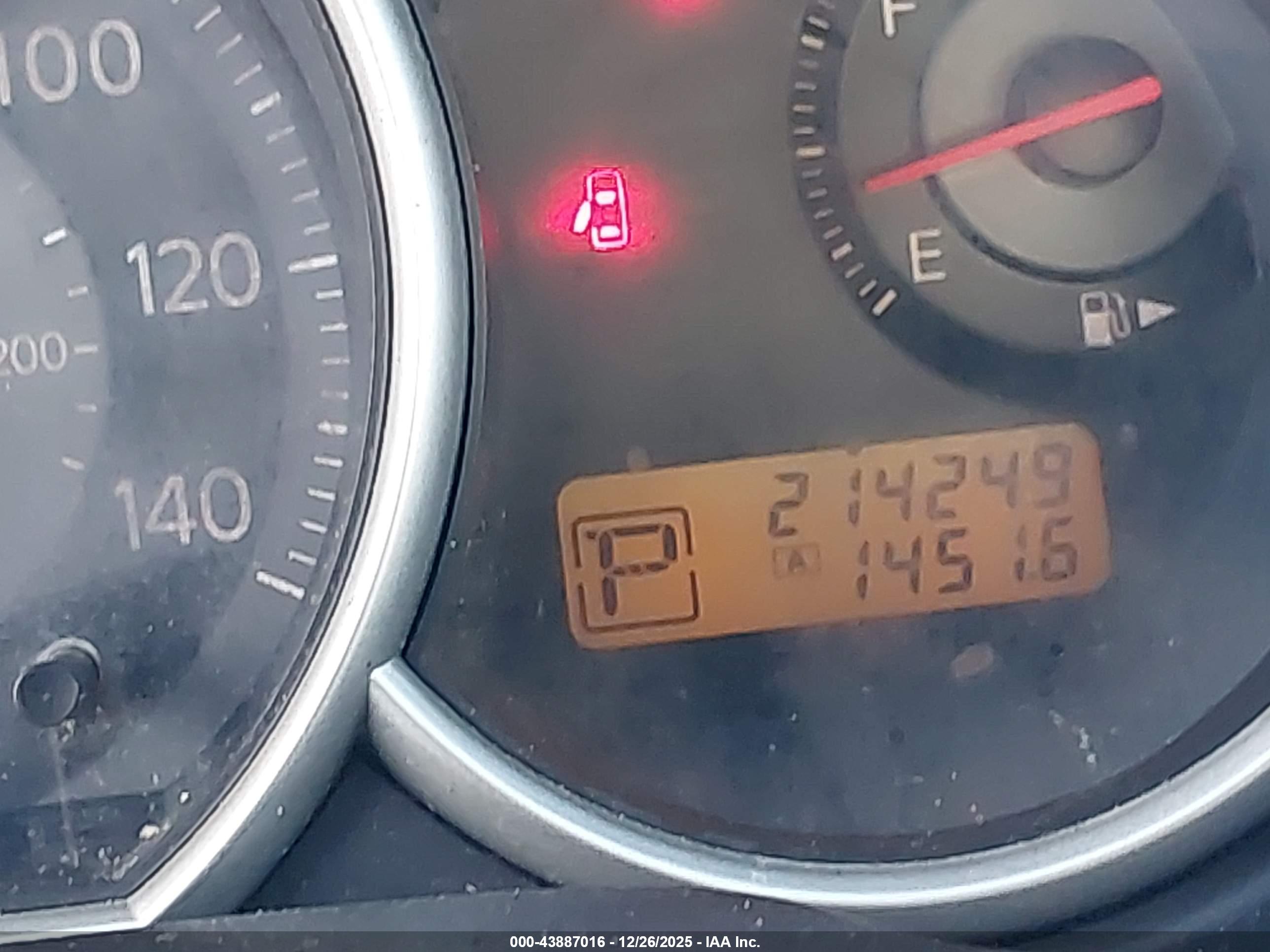 NISSAN VERSA image 7