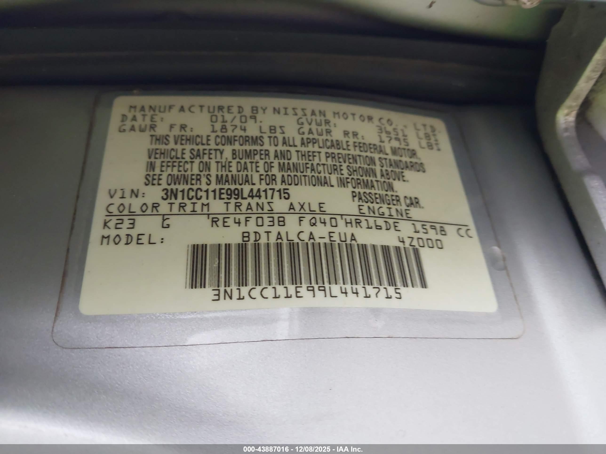 NISSAN VERSA image 9