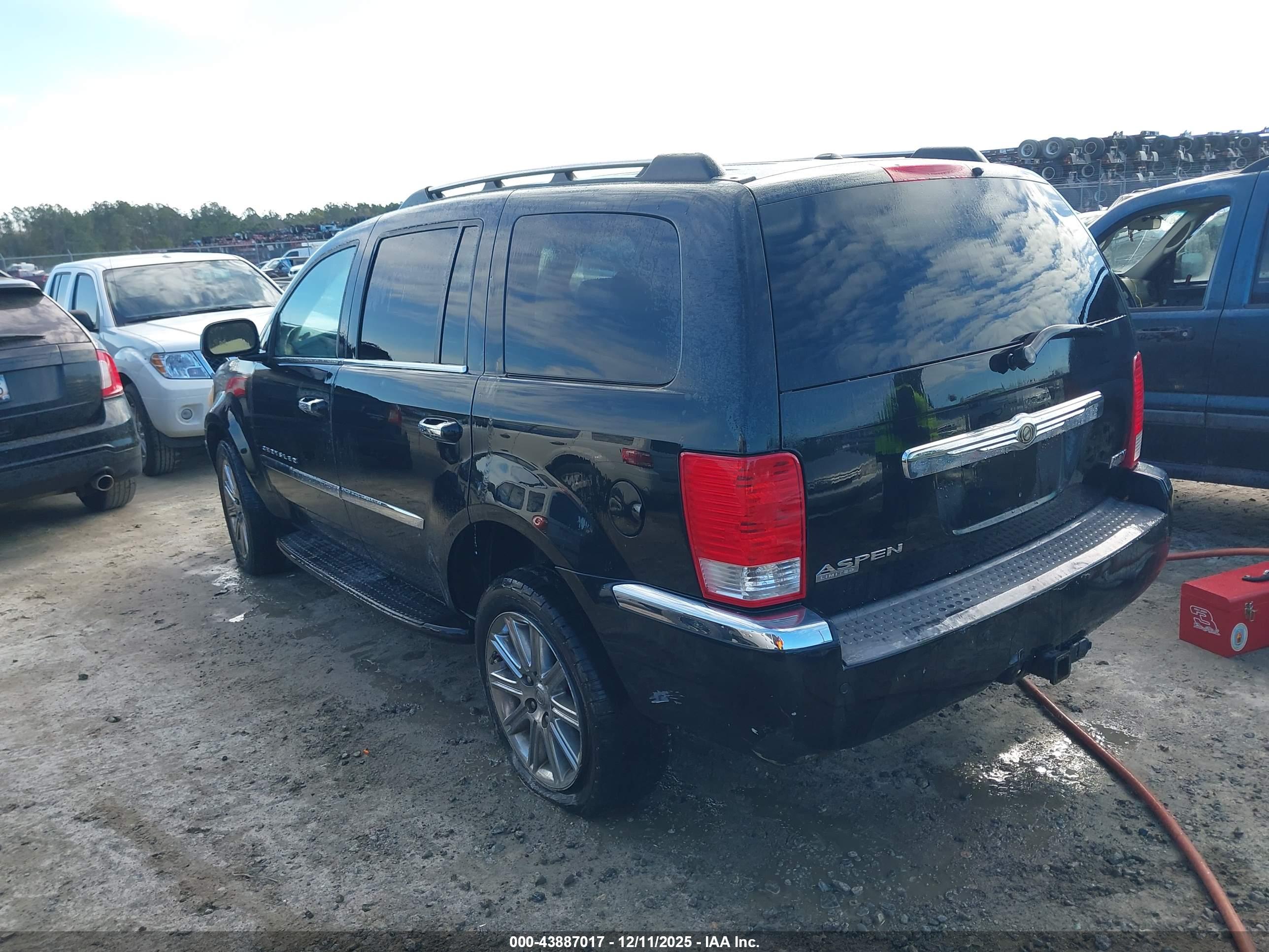 CHRYSLER ASPEN image 3