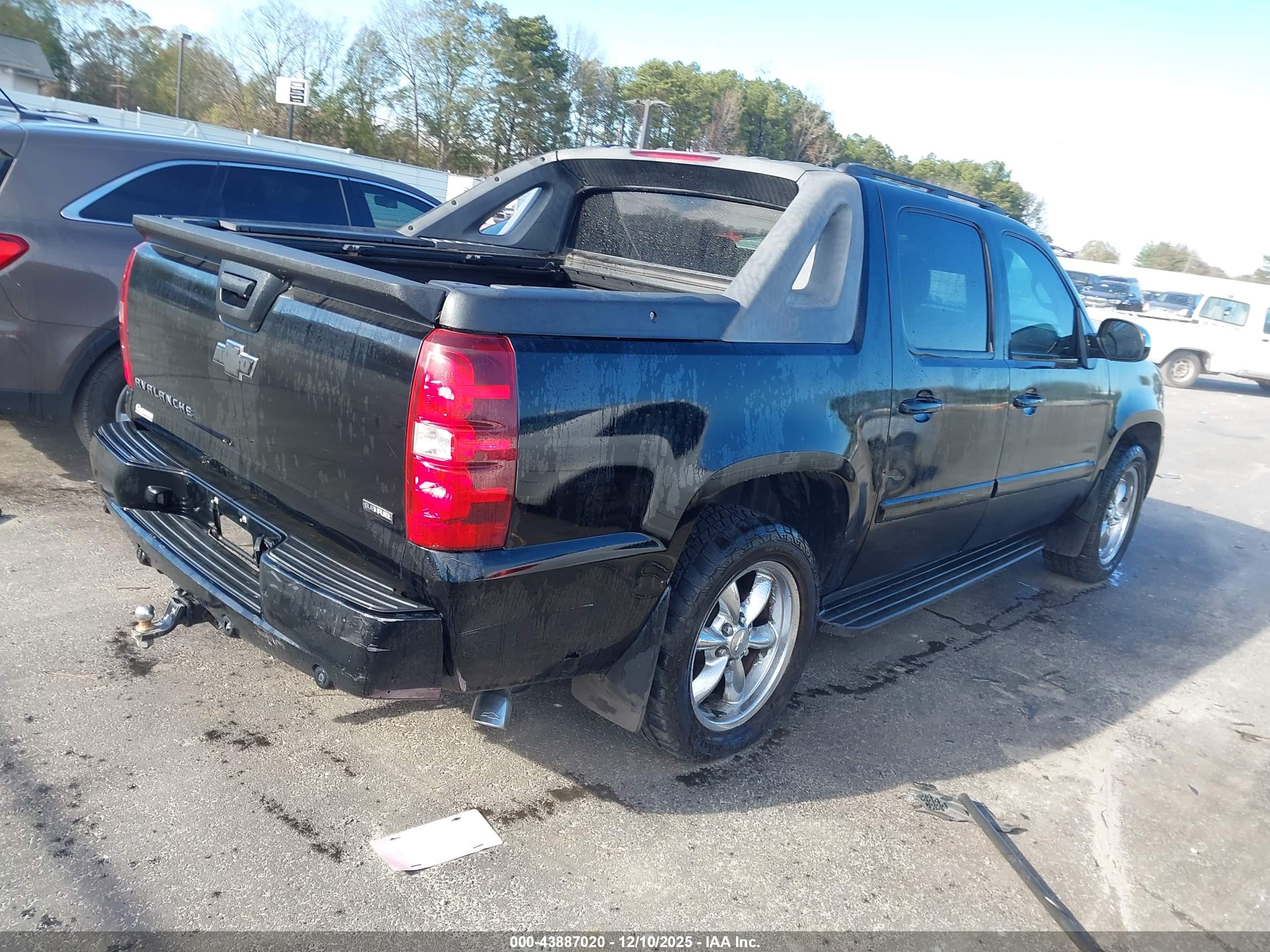 CHEVROLET AVALANCHE image 4