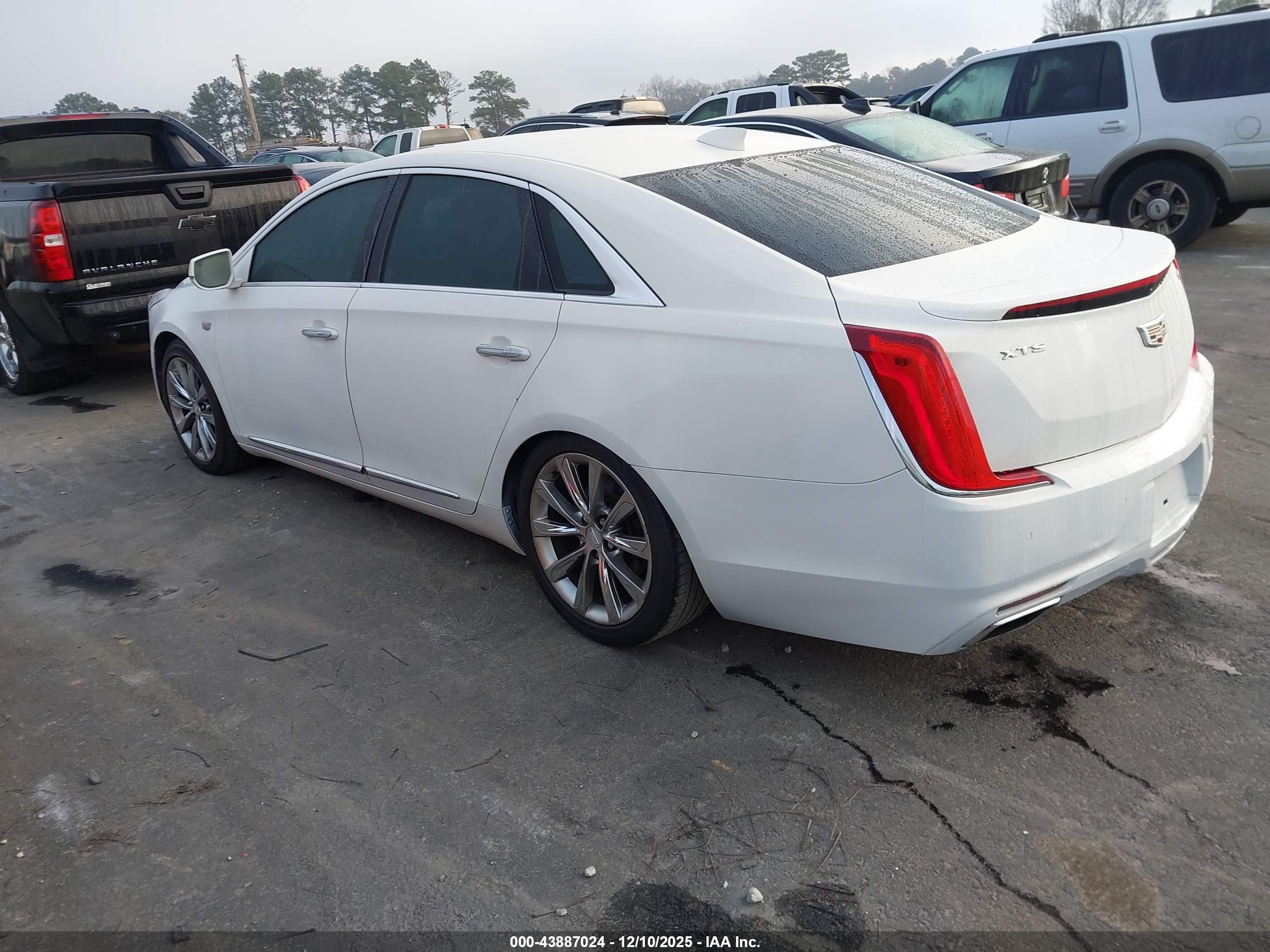 CADILLAC XTS image 3