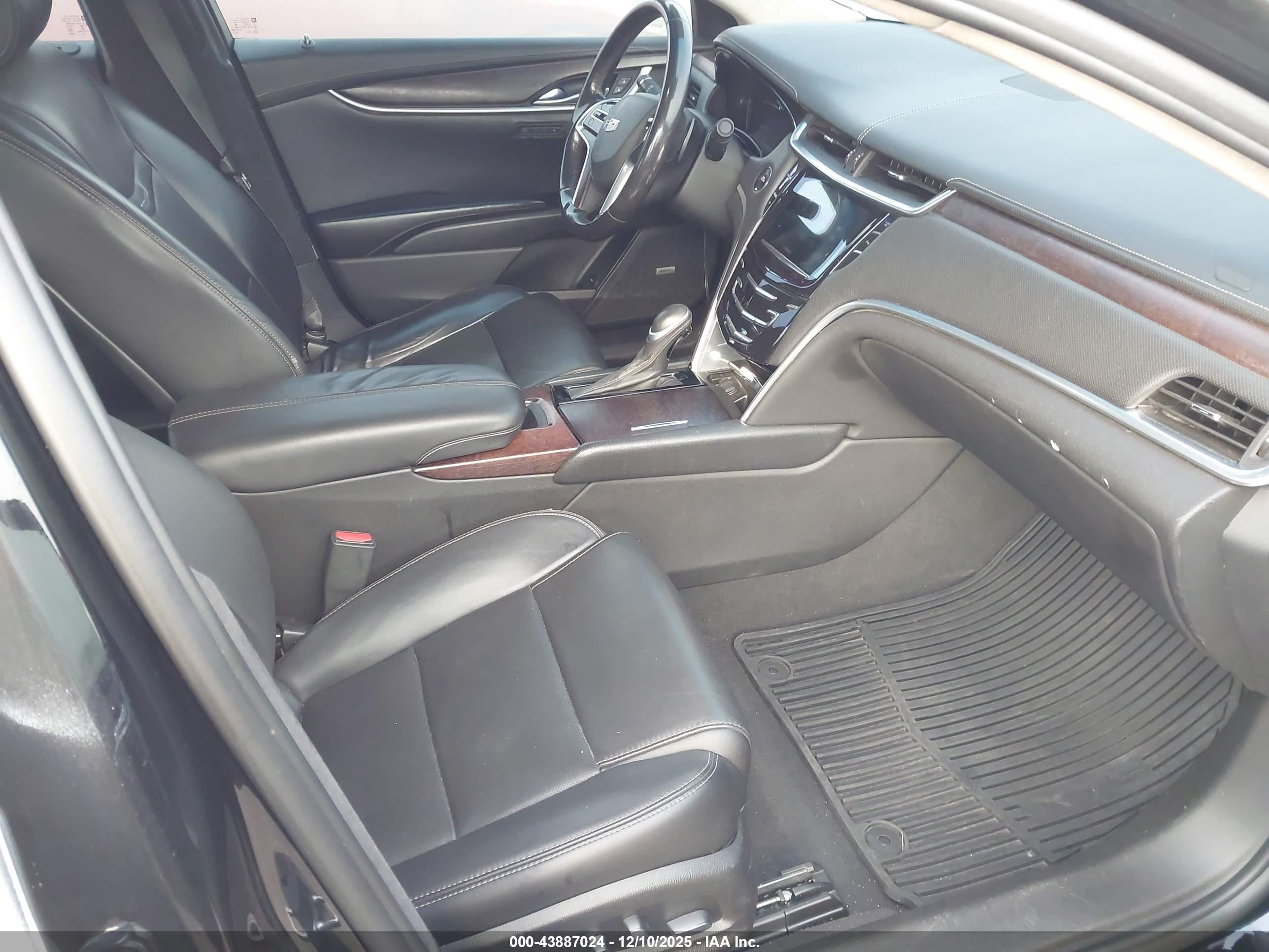 CADILLAC XTS image 5